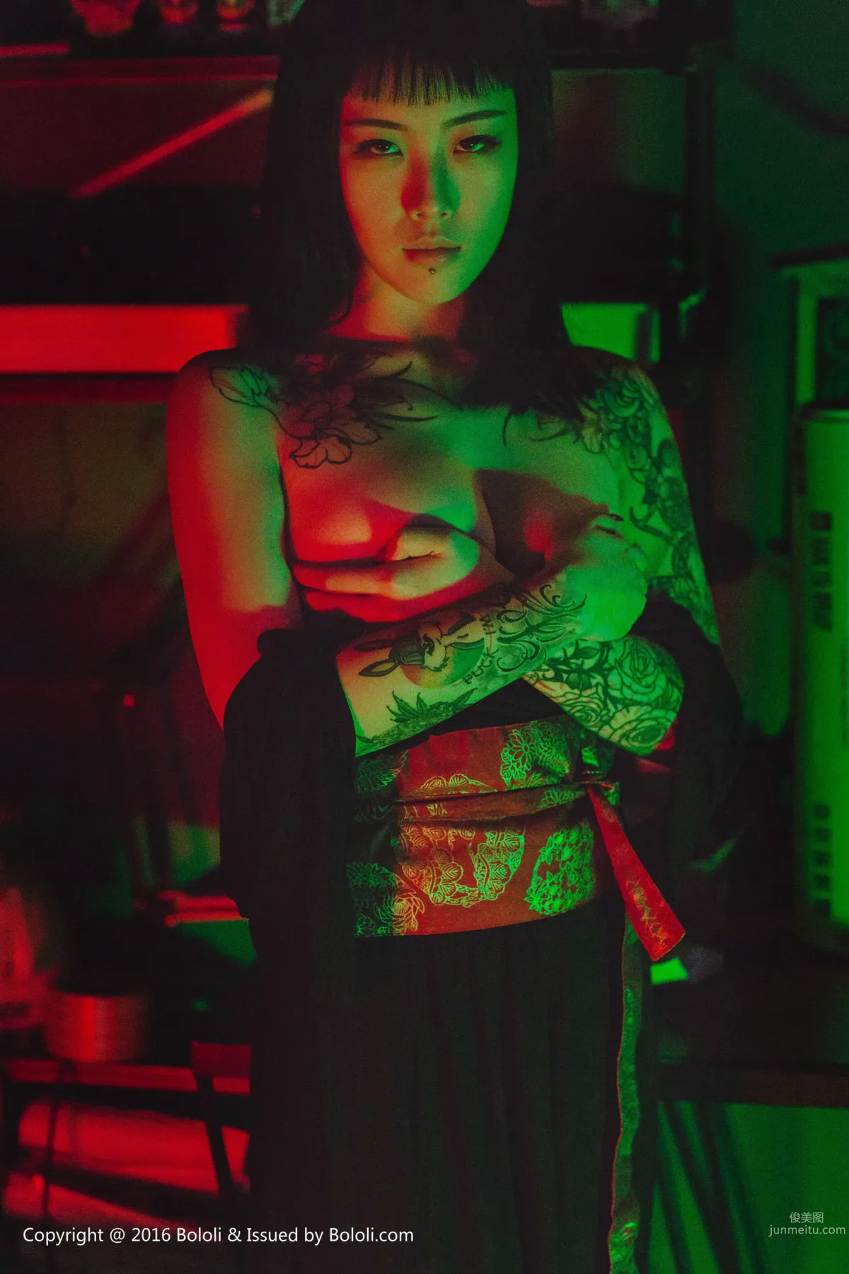 王思匀《纹身少女的风情》 [Bololi波萝社] BOL.087 写真集1