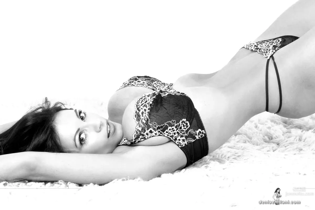 Denise Milani: Web Idols photo 25