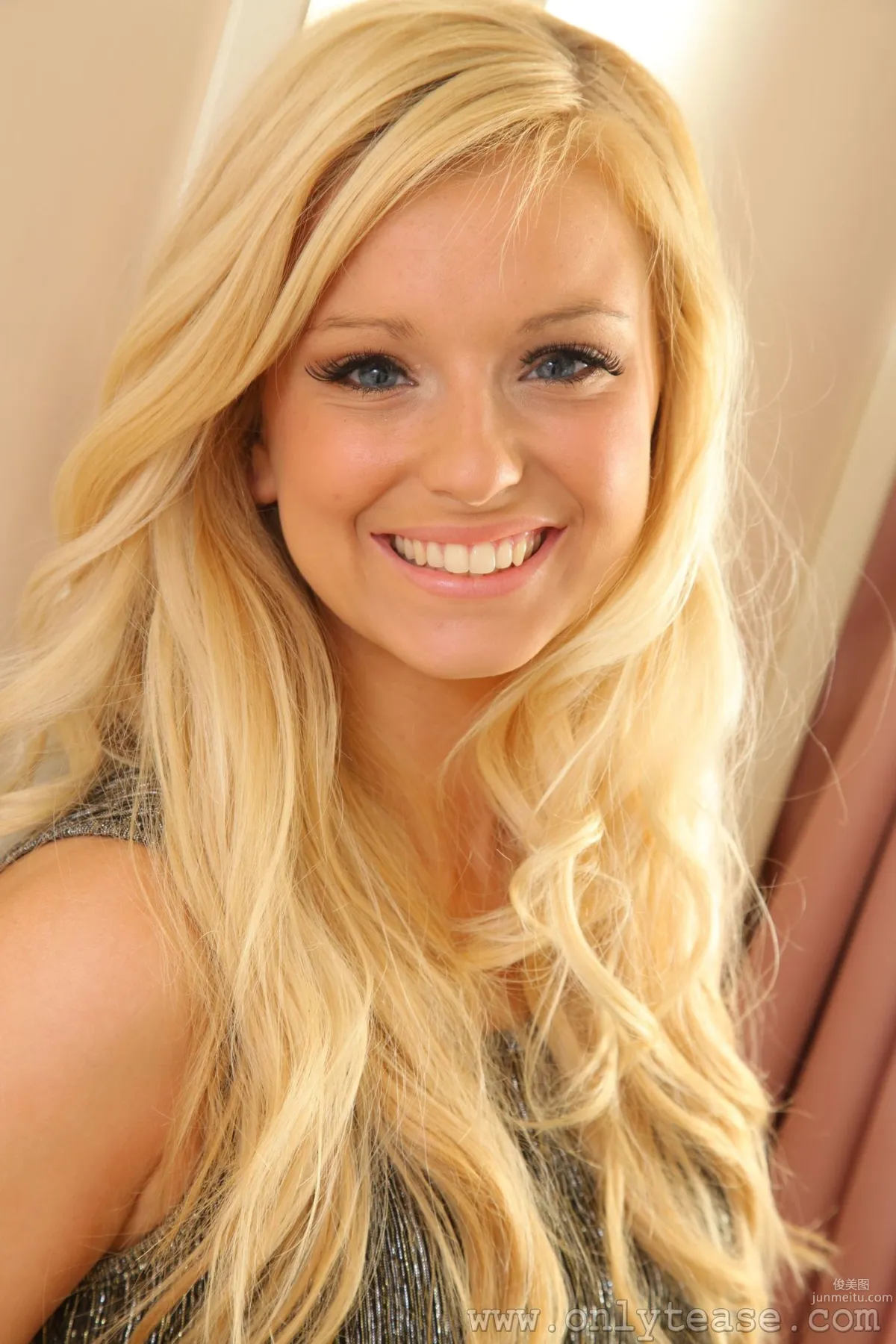 Hollie: OnlyTease photo 6