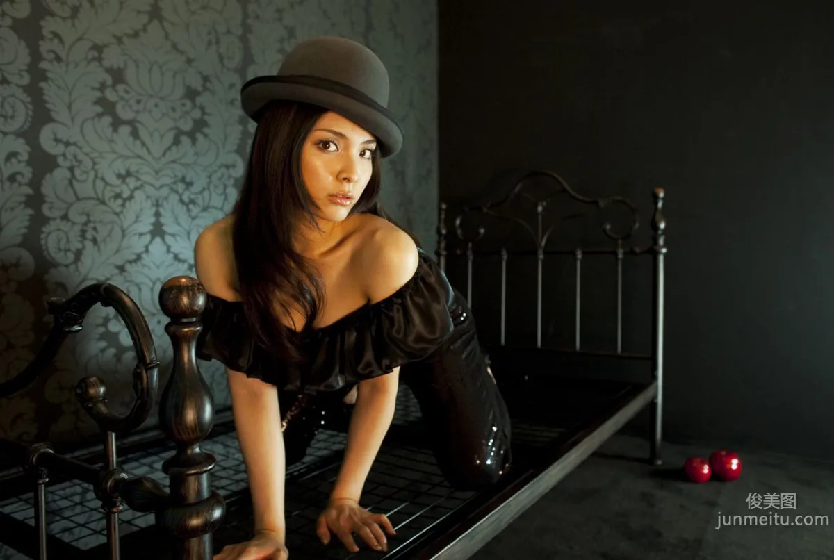 Sayaka Akimoto, Princess Sayaka Part One [Image.tv] Photo Set photo 24