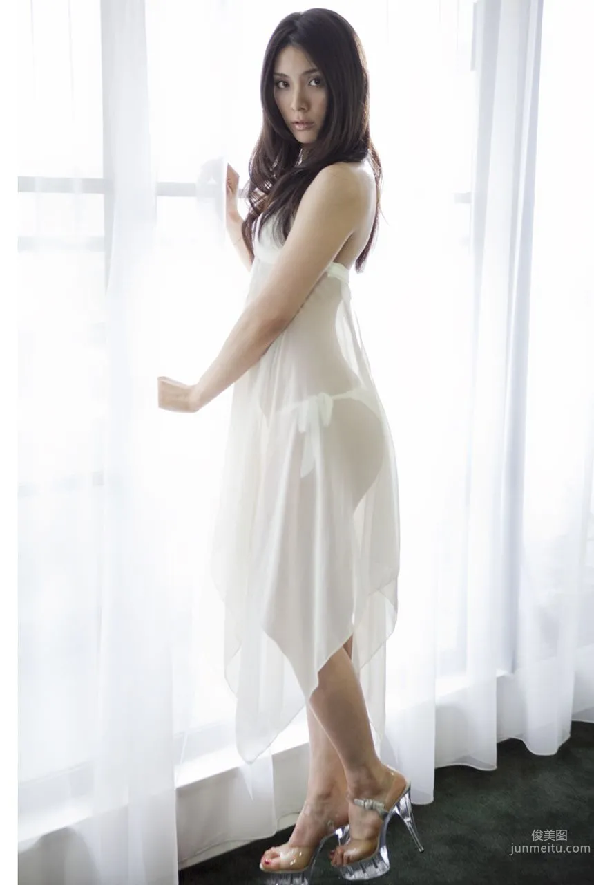 Sayaka Akimoto, Princess Sayaka Part One [Image.tv] Photo Set photo 7