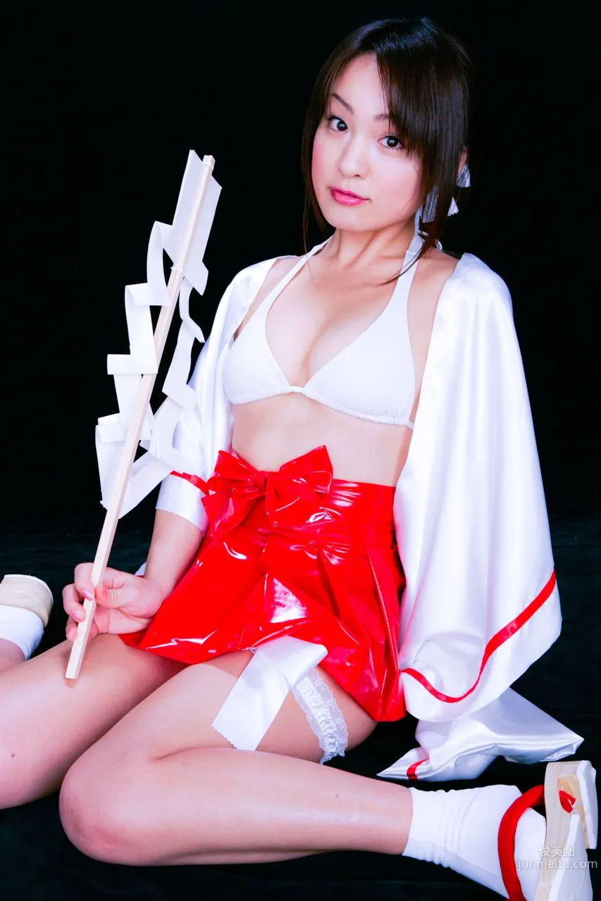 Mika Takami: Image.tv photo 3