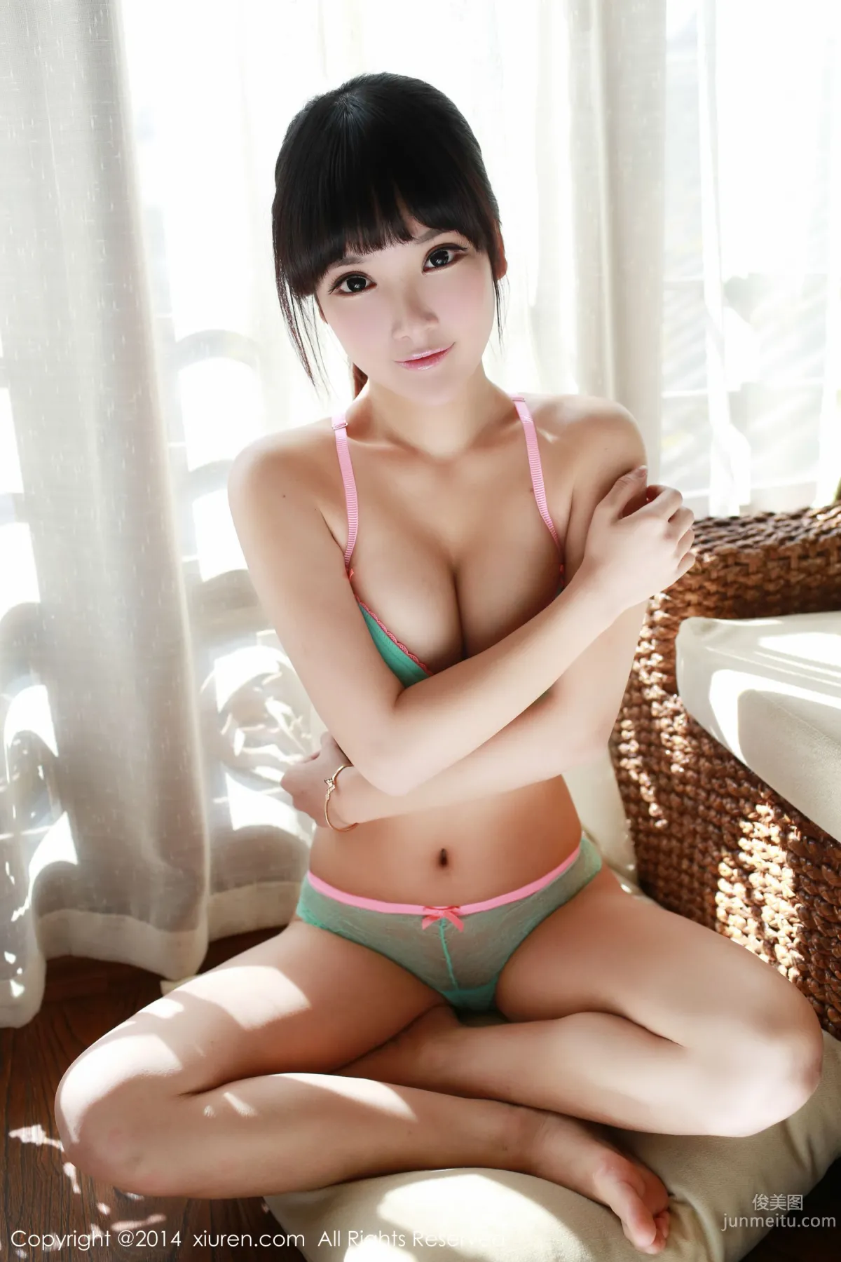 妮儿Bluelabel/刘妮《肚兜+内衣》 [秀人网XiuRen] No.239 写真集18