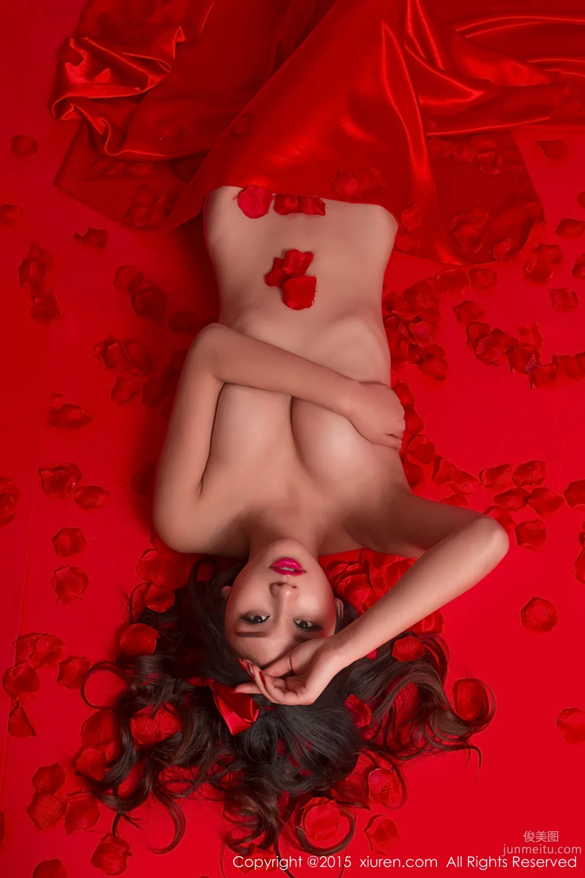 Shi Yu Jiejie, Red Background Theme [XiuRen] No.282 Photo Set photo 38