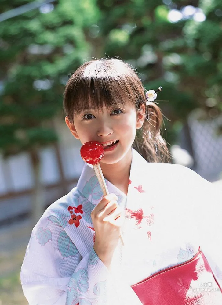 小松彩夏《オトナ？コドモ？》写真集 [YS Web] Vol.1353