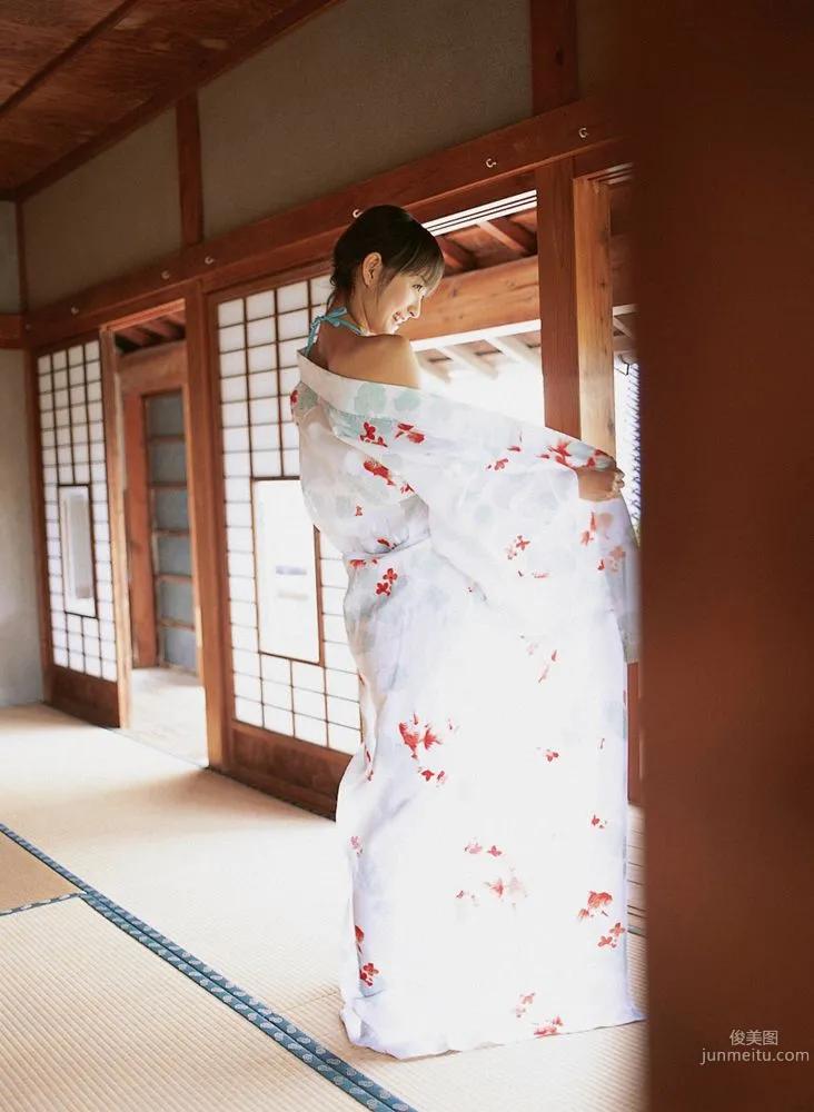 小松彩夏《オトナ？コドモ？》写真集 [YS Web] Vol.13511