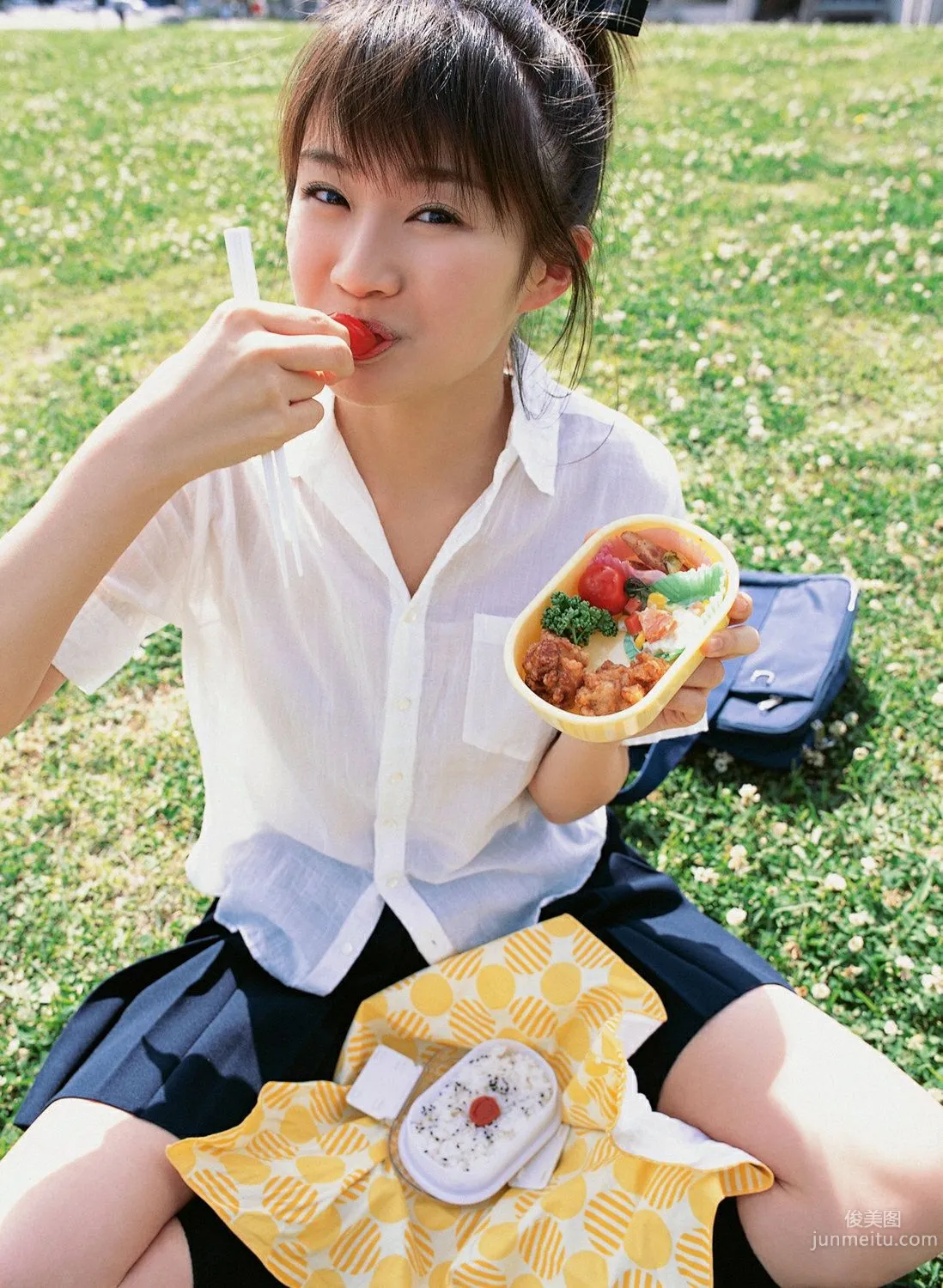 Ai Takabe, Ace Beautiful Girl of the Handkerchief Generation! Photo Set [YS Web] Vol.212 photo 25