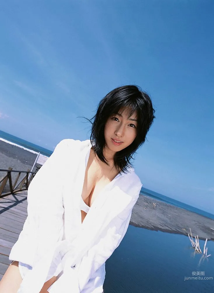佐藤寛子《Lights,Camera,Action》写真集 [YS Web] Vol.1373