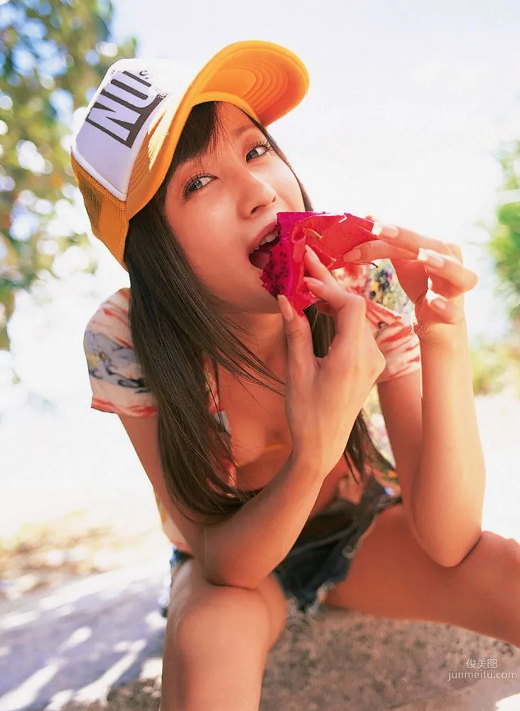 小松彩夏《おソトで大冒険》写真集 [YS Web] Vol.14657