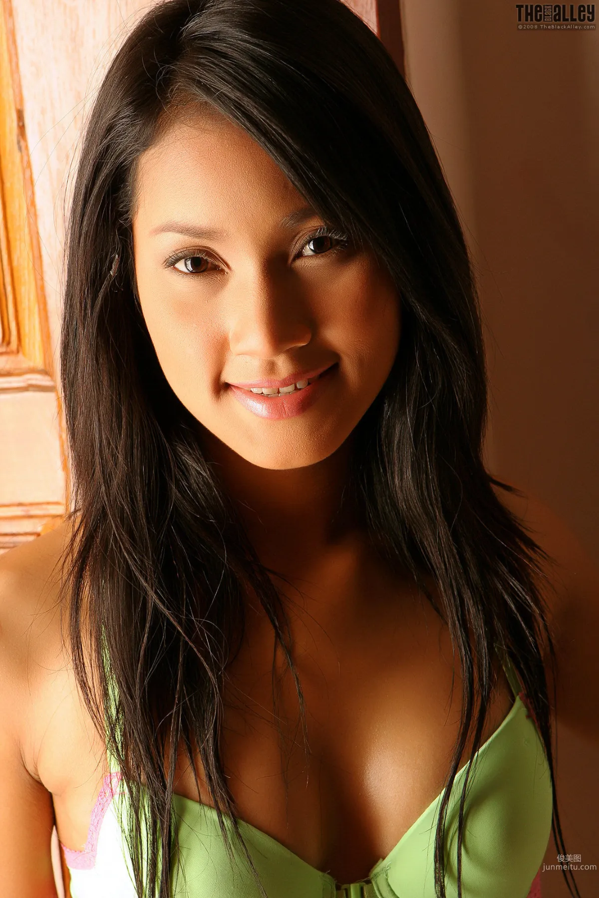 [The Black Alley] Sophie Chin, Green Hot Pants, Photo Set photo 3