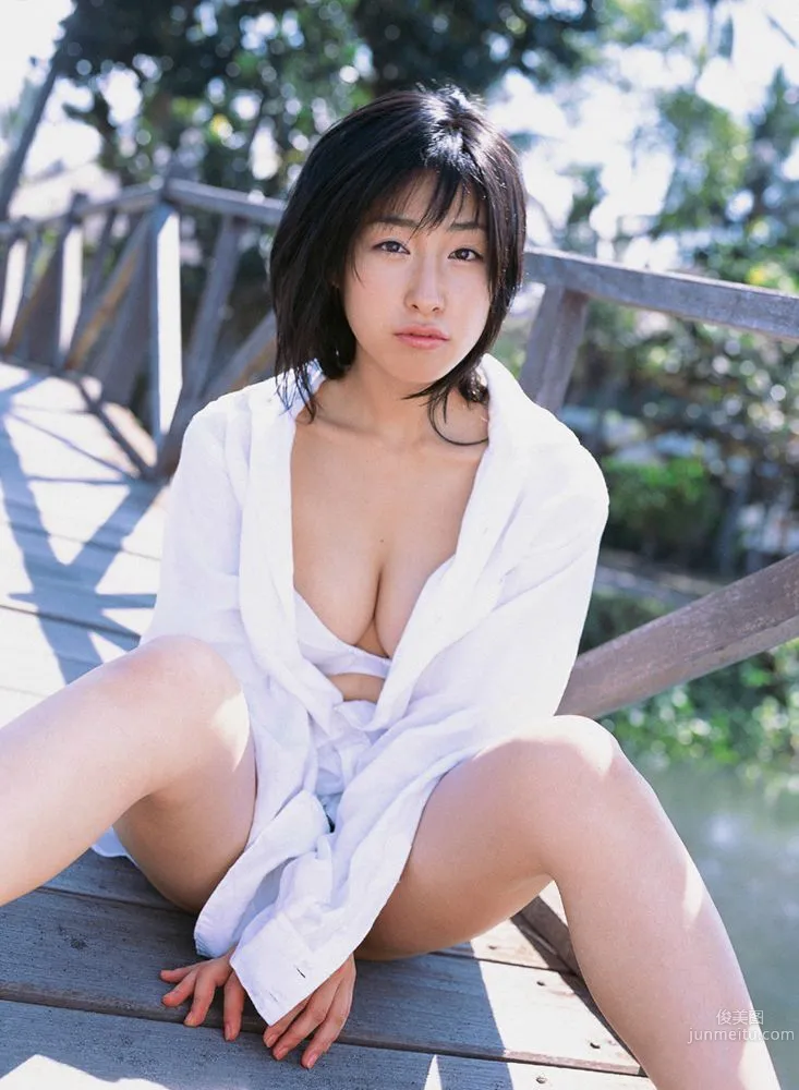 佐藤寛子《Lights,Camera,Action》写真集 [YS Web] Vol.1376