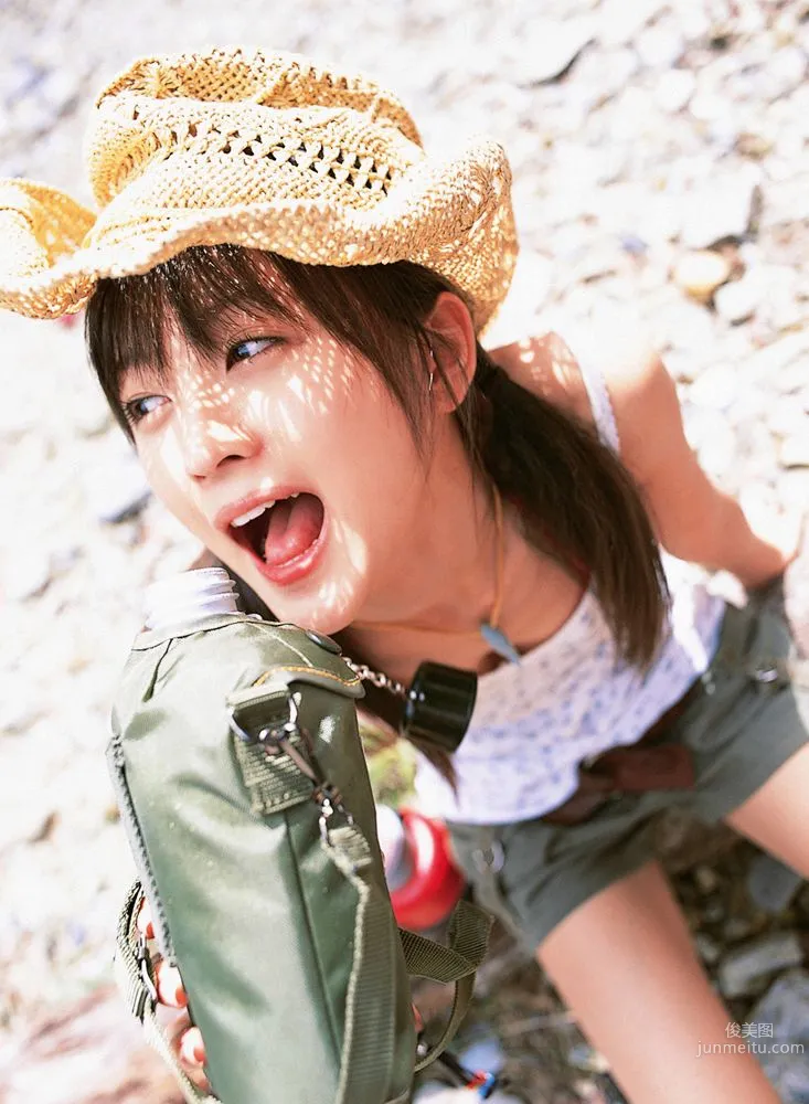 小松彩夏《おソトで大冒険》写真集 [YS Web] Vol.1464