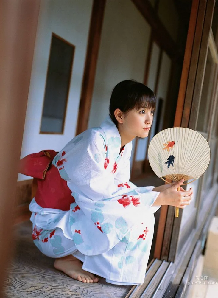小松彩夏《オトナ？コドモ？》写真集 [YS Web] Vol.1355