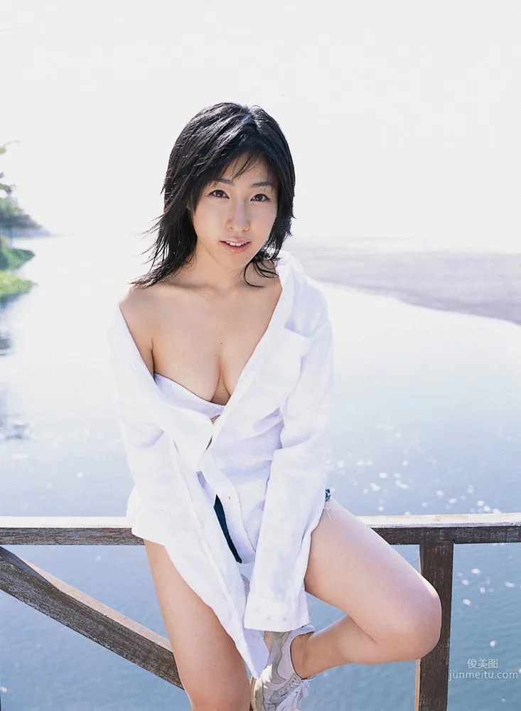 佐藤寛子《Lights,Camera,Action》写真集 [YS Web] Vol.1374