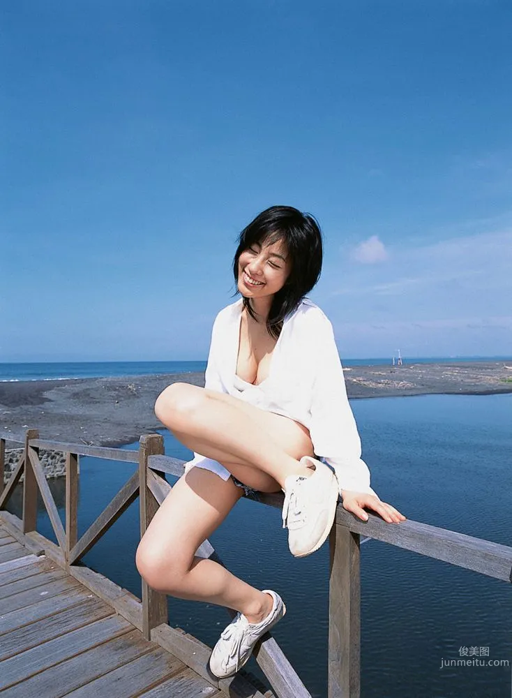 佐藤寛子《Lights,Camera,Action》写真集 [YS Web] Vol.1375