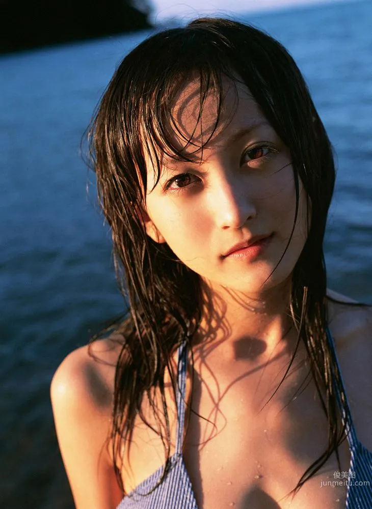 小松彩夏《おソトで大冒険》写真集 [YS Web] Vol.14632