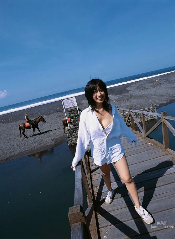 佐藤寛子《Lights,Camera,Action》写真集 [YS Web] Vol.1379