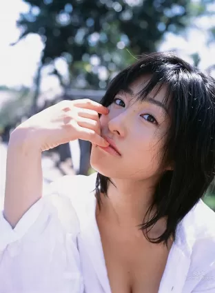 佐藤寛子《Lights,Camera,Action》寫真集 [YS Web] Vol.137