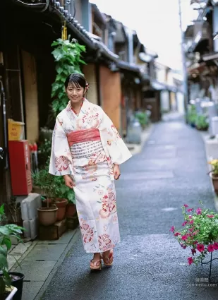 夏帆Kaho《中學生最後の夏休み、思い出いっぱ？？!!》寫真集 [YS Web] Vol.176