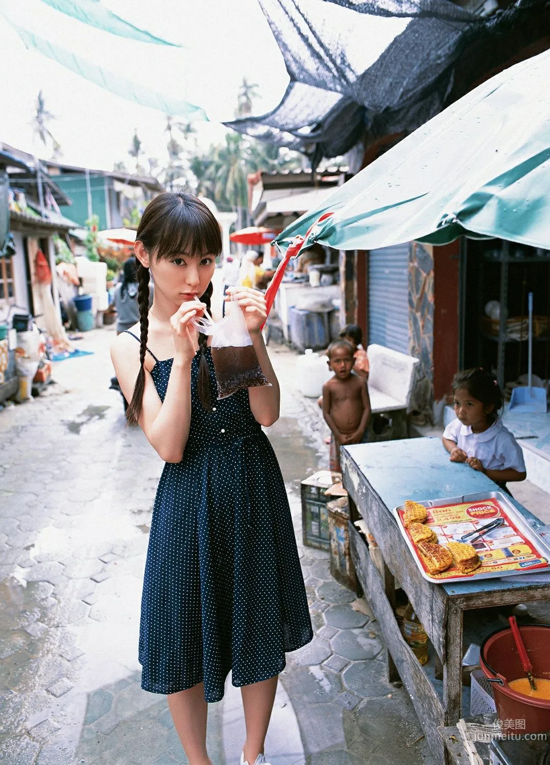 秋山莉奈《熱帯、美少女、ハプニング!!!》寫真集 [YS Web] Vol.215 28