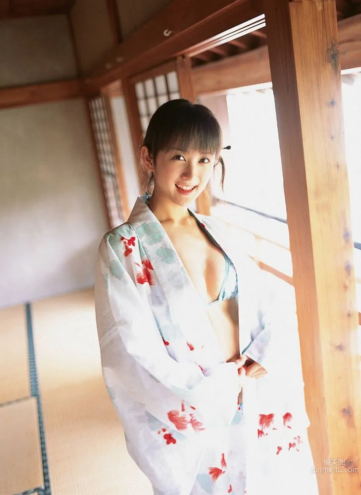 小松彩夏《オトナ？コドモ？》寫真集 [YS Web] Vol.135 1