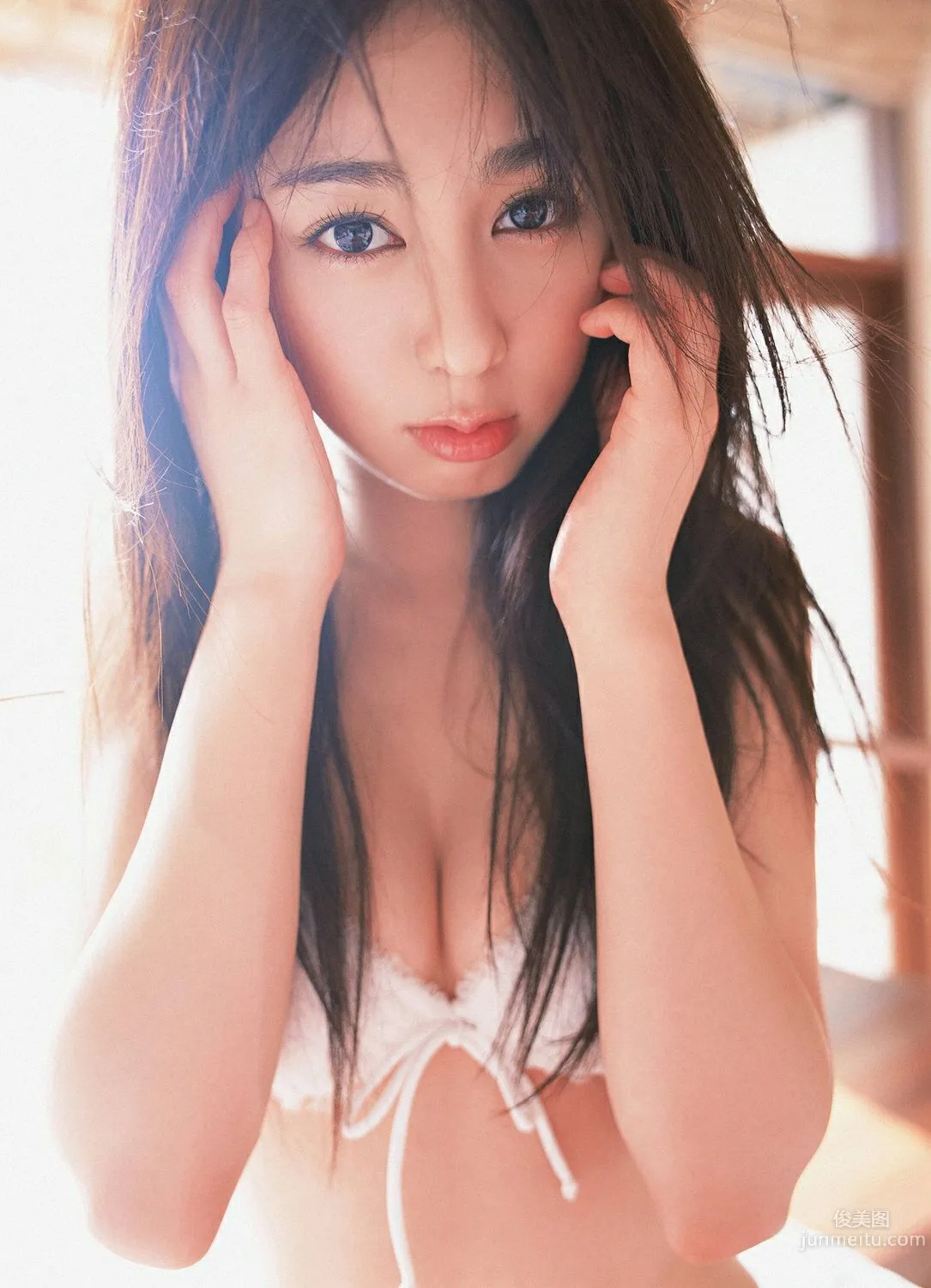 秋山莉奈《熱帯、美少女、ハプニング!!!》寫真集 [YS Web] Vol.215 54