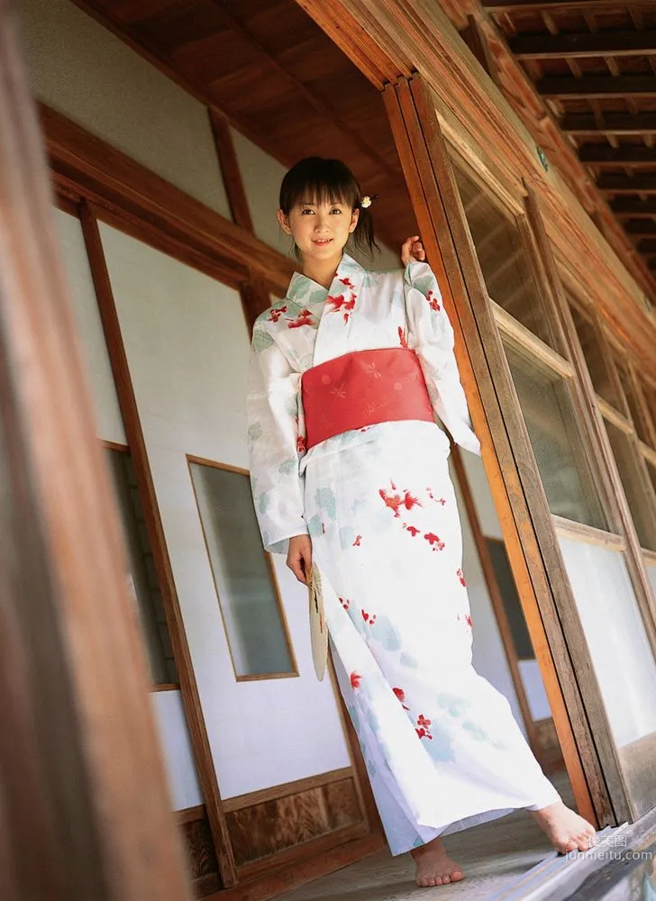 小松彩夏《オトナ？コドモ？》写真集 [YS Web] Vol.1358