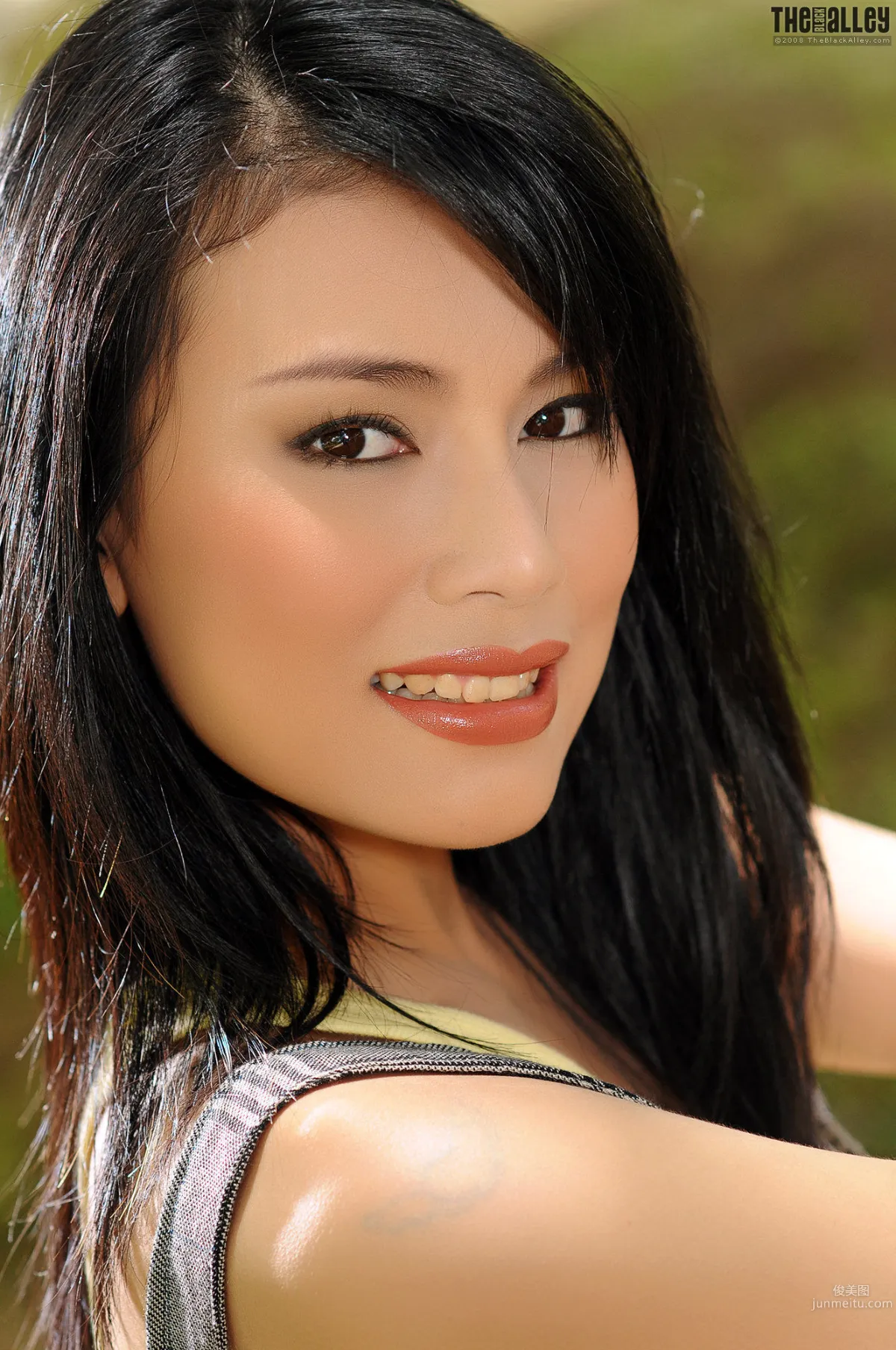[The Black Alley] Wanda Tai 牛仔熱褲嫩模 寫真集 2