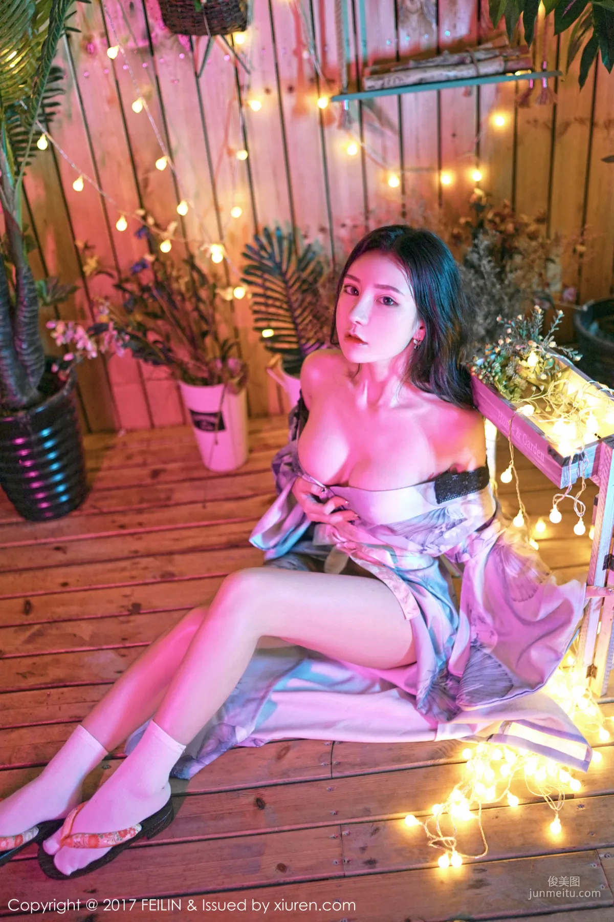Zhou Yuxi dummy "Semi-Sheer Tank Top Suspected Nipple Show, Breasts Trembling, Beautiful Legs and Curves Temptation" [FeiLin] Vol.109 Photo Set photo 38