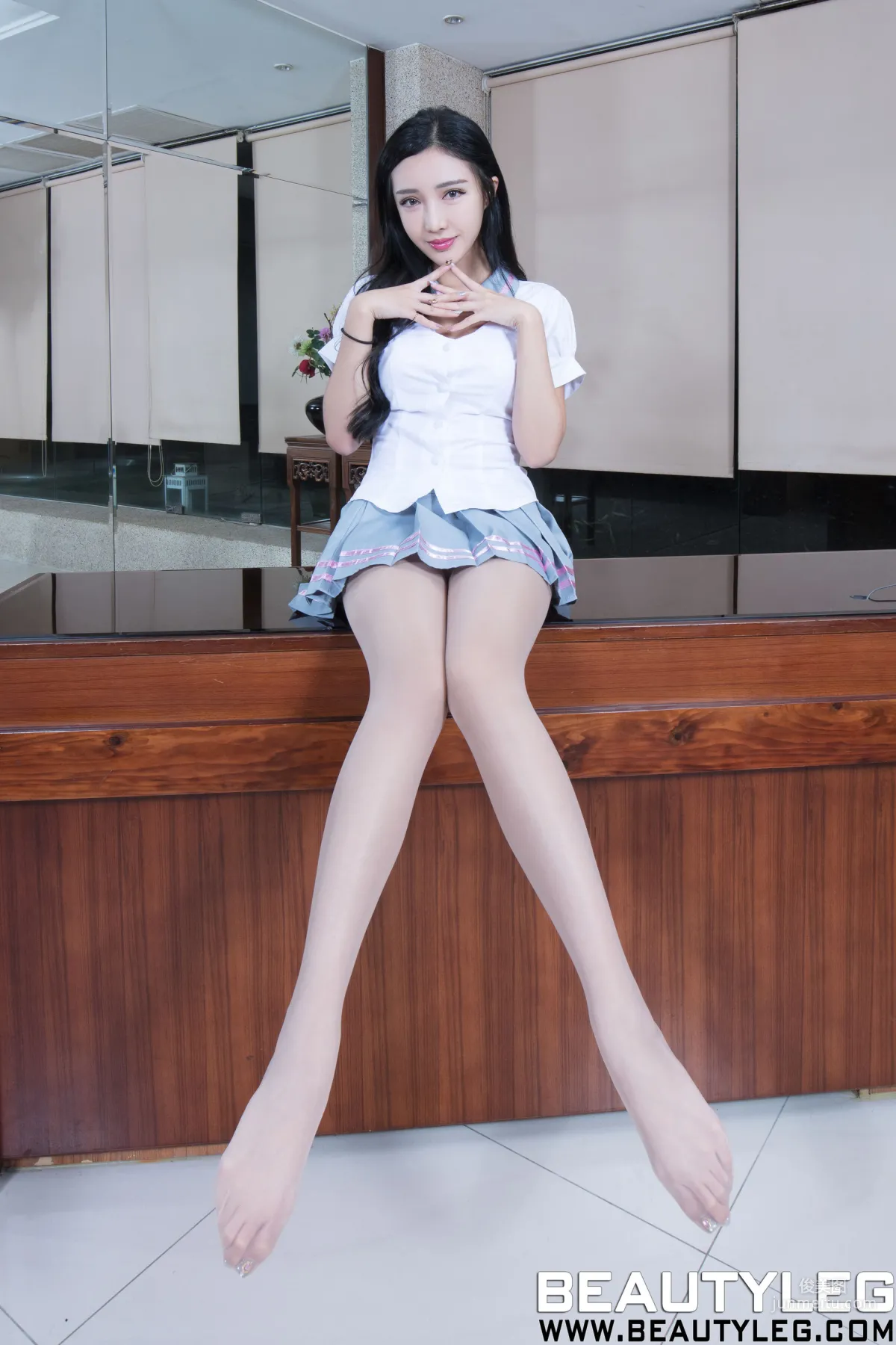 Leg Model Syuan Zhao Yun, Student Uniform + Hip-Hugging Skirt [Beautyleg] NO.1515 Beautiful Legs Photo Set photo 20