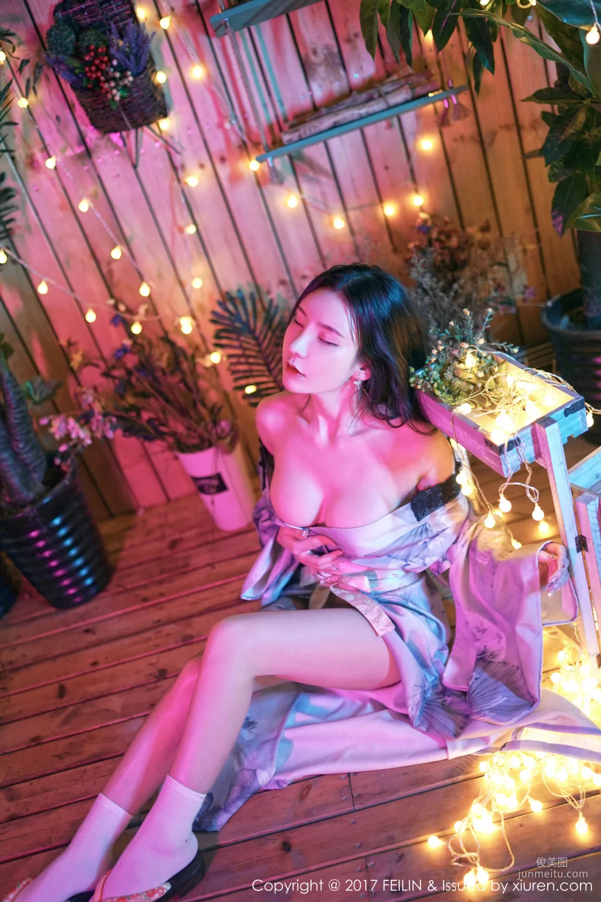 Zhou Yuxi dummy "Semi-Sheer Tank Top Suspected Nipple Show, Breasts Trembling, Beautiful Legs and Curves Temptation" [FeiLin] Vol.109 Photo Set photo 37