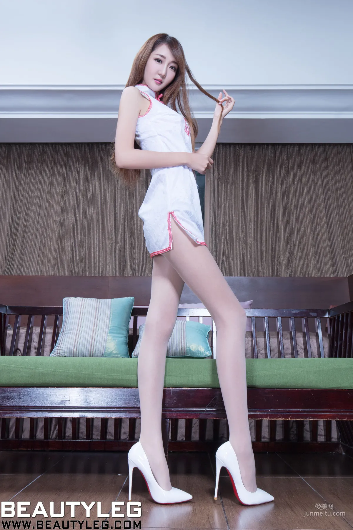 腿模Iris《包臀裙+OL》 [Beautyleg] NO.1531 美腿写真集30