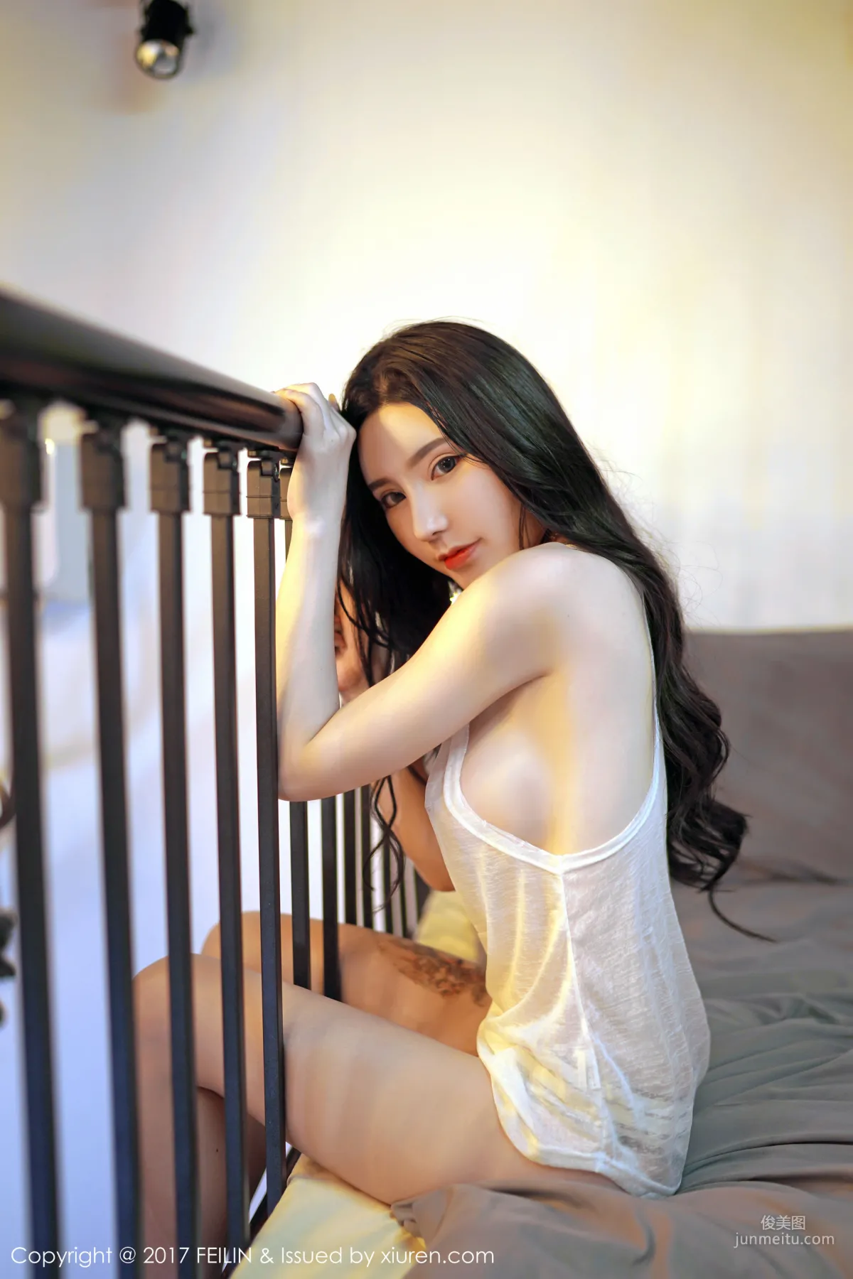 Zhou Yuxi dummy "Semi-Sheer Tank Top Suspected Nipple Show, Breasts Trembling, Beautiful Legs and Curves Temptation" [FeiLin] Vol.109 Photo Set photo 1