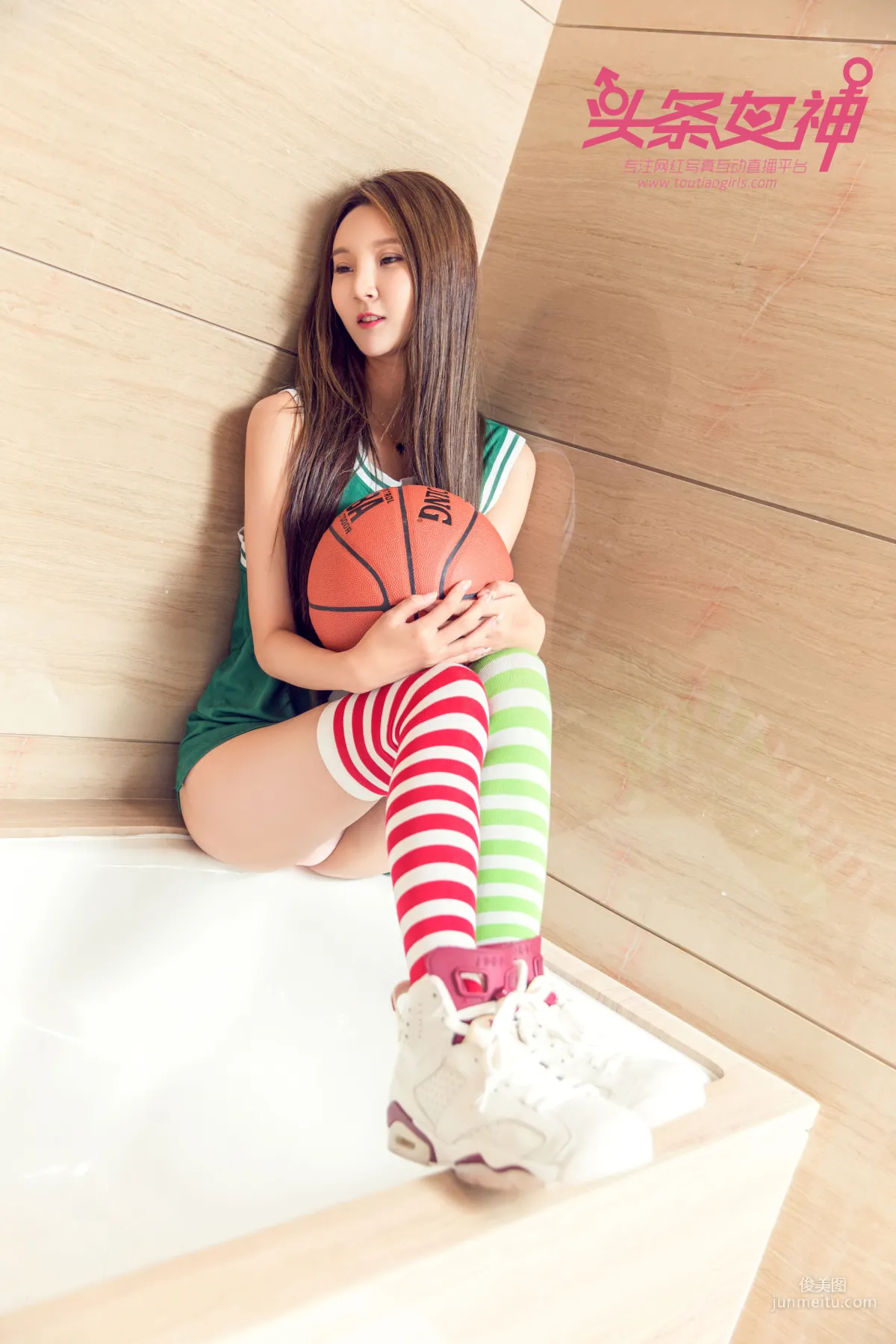 Linlin, Exclusive Long Tube Ball Girl [TouTiao Goddess] Photo Set photo 20