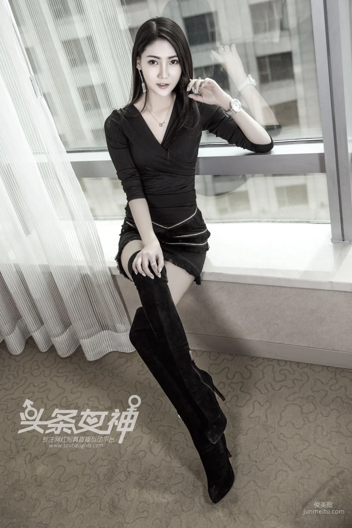 Feng Xuejiao, Beautiful Legs and Feet Conquest [TouTiao Goddess] Photo Set photo 4