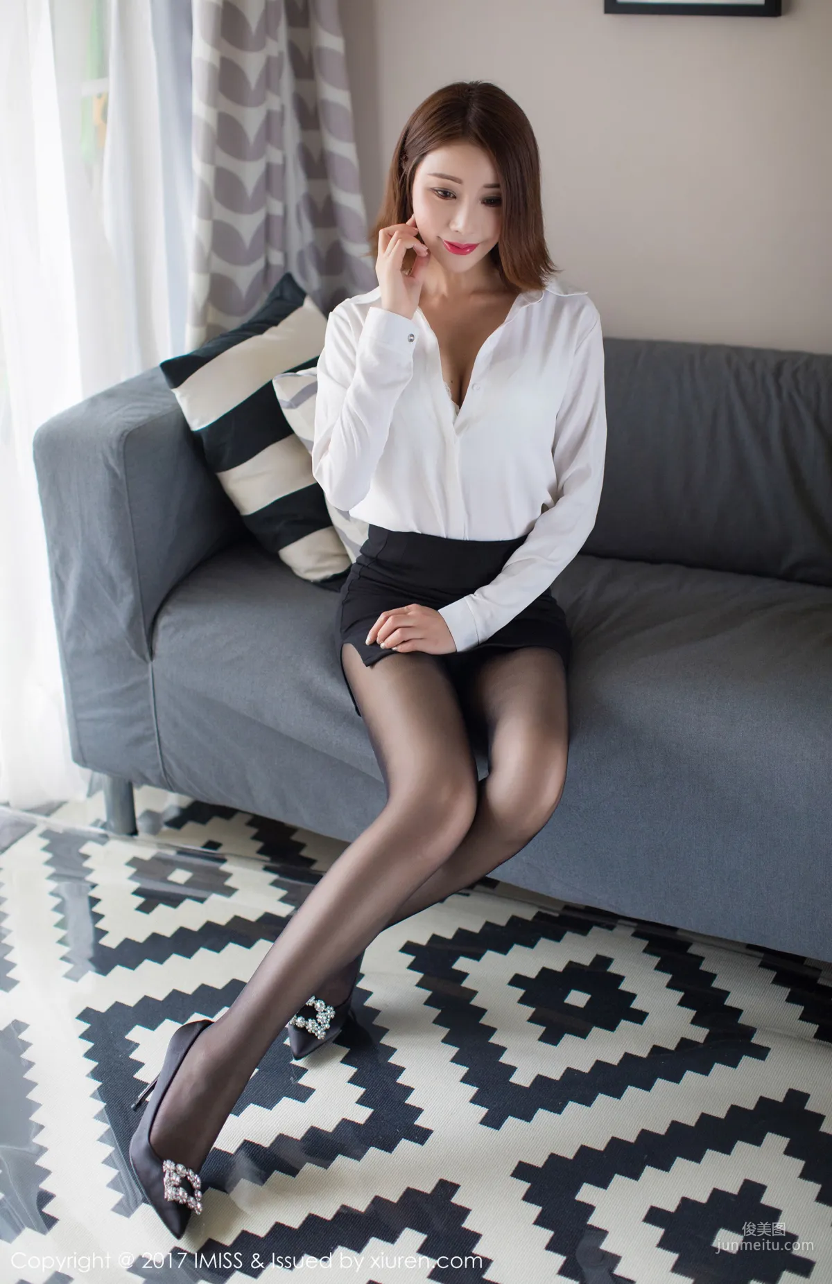 Savina, OL Uniform with Black Stockings and Beautiful Legs Series [IMISS] Vol.193 Photo Set photo 5