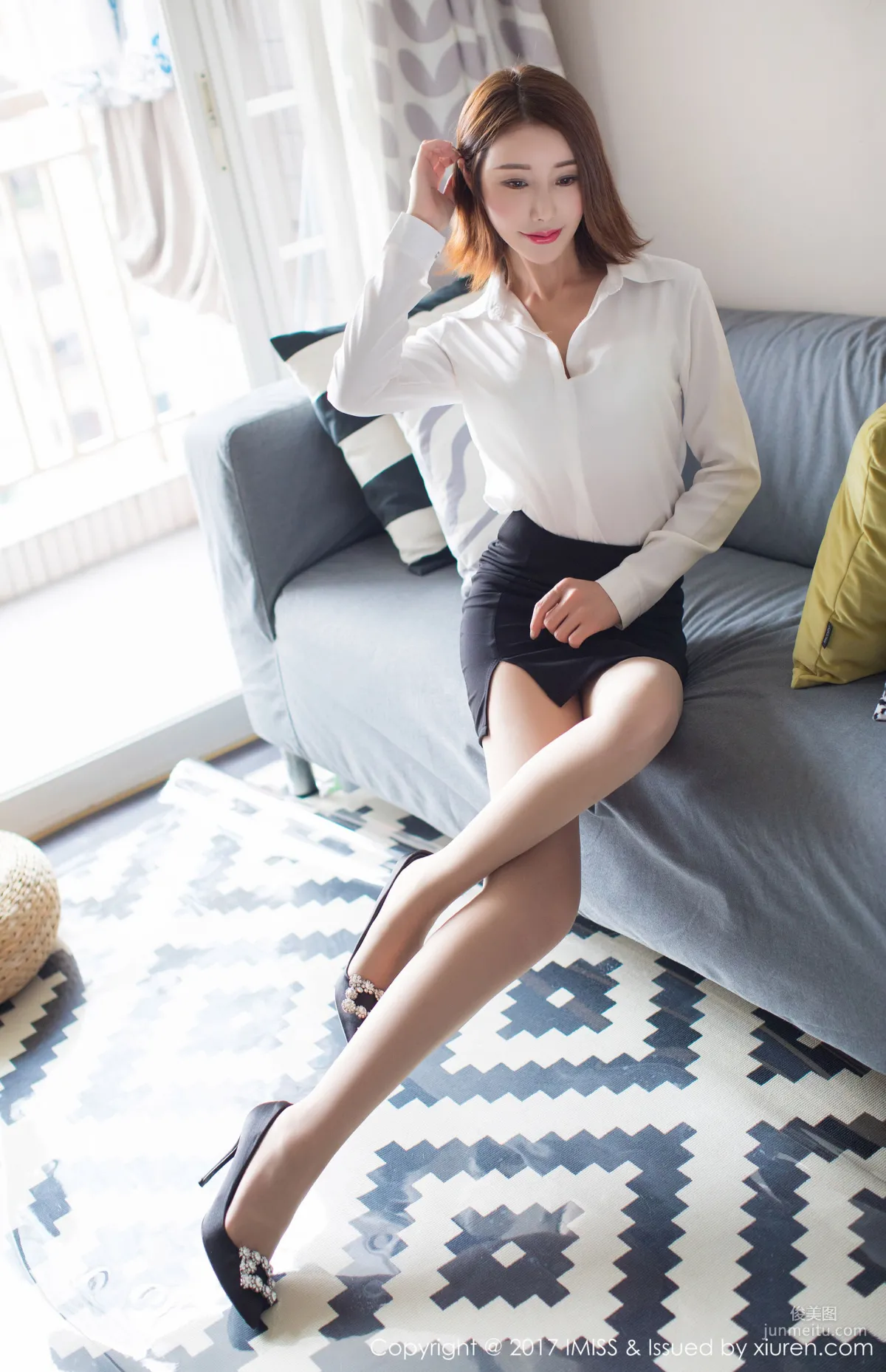 Savina, OL Uniform with Black Stockings and Beautiful Legs Series [IMISS] Vol.193 Photo Set photo 36