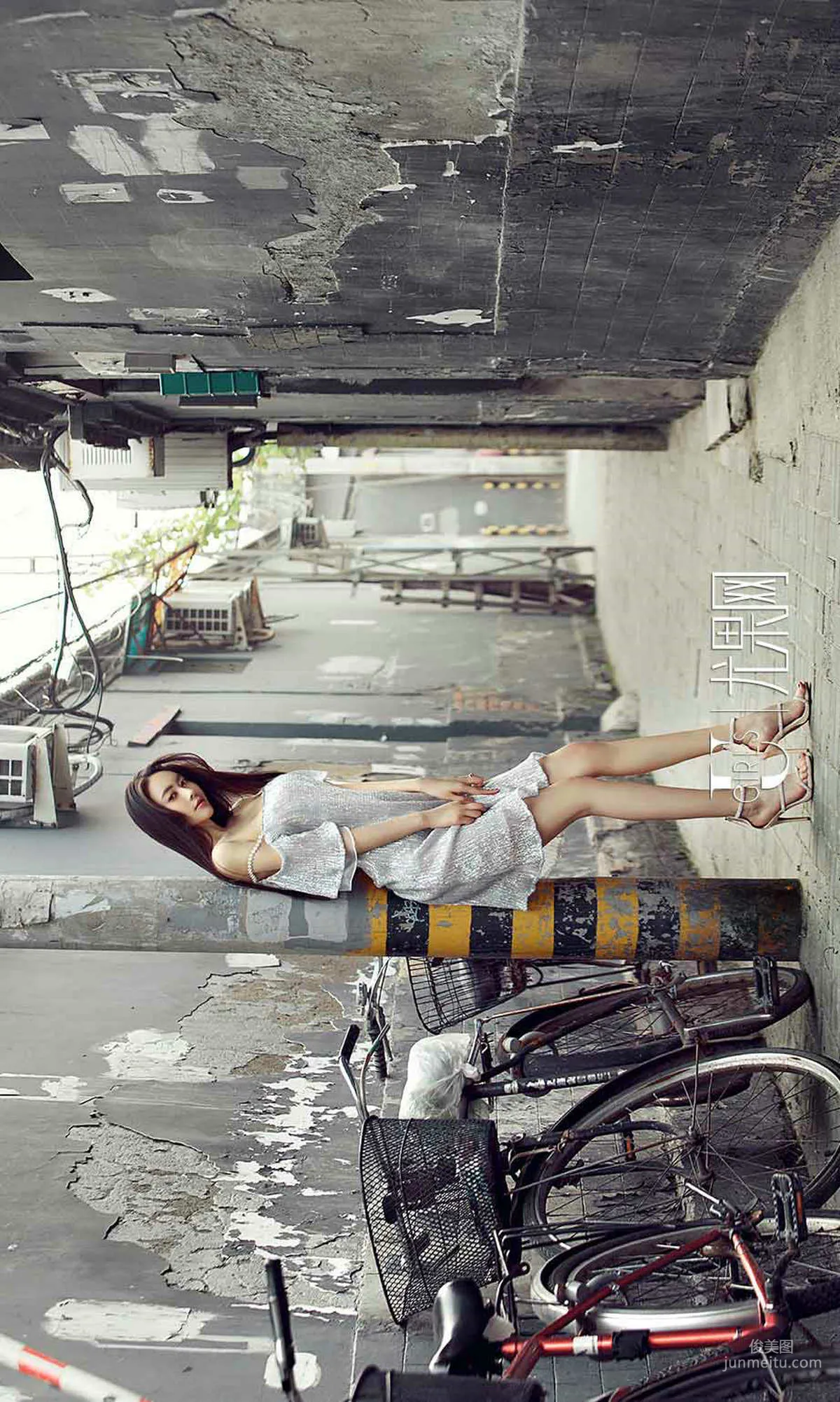 Mu Feifei, Finding Quiet in the Bustle [Ugirls] NO.865 Photo Set photo 40