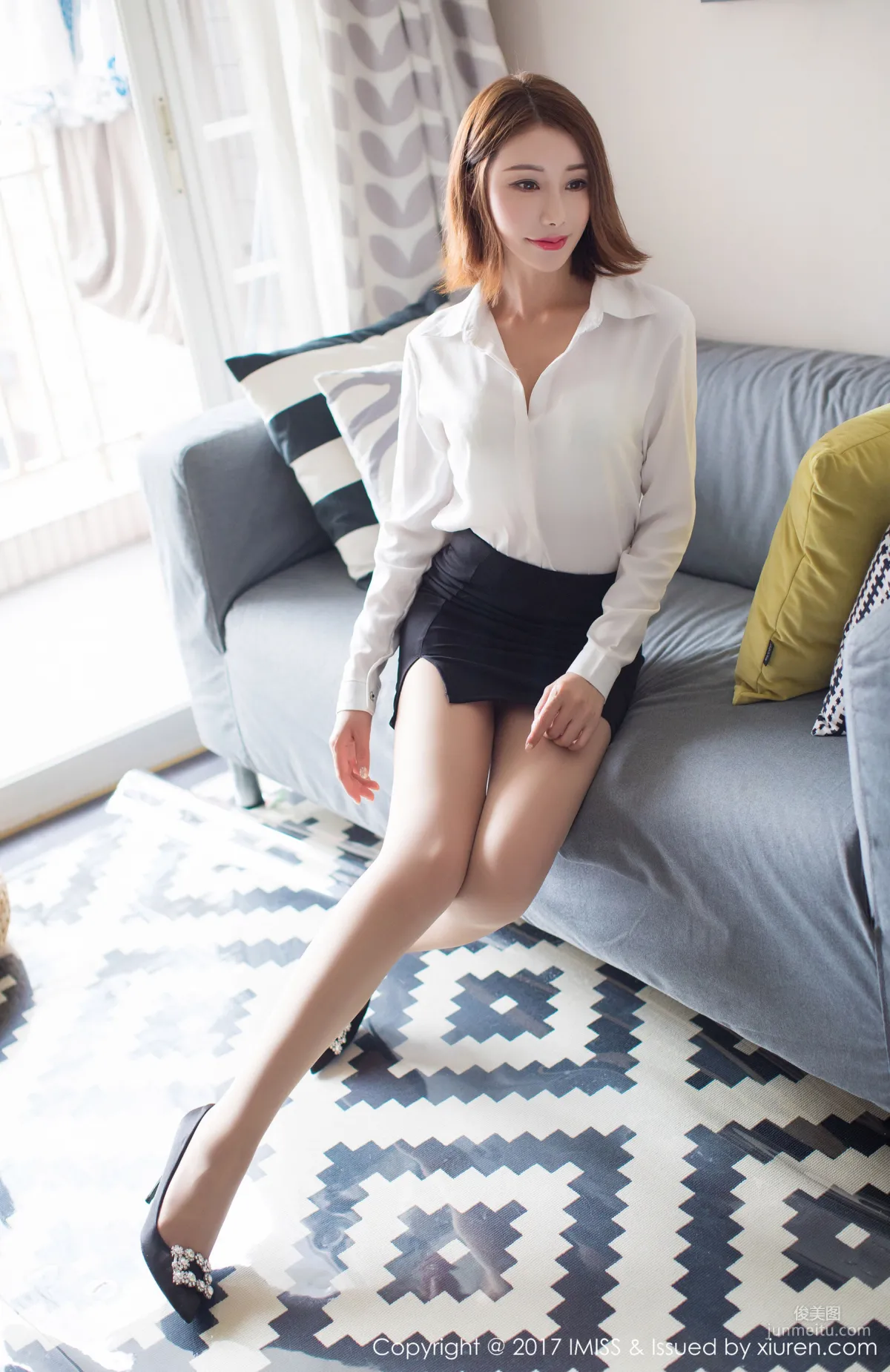 Savina, OL Uniform with Black Stockings and Beautiful Legs Series [IMISS] Vol.193 Photo Set photo 35