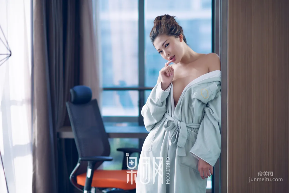 Yun Feifei "4 Outfits Show Off Perfect Figure!" [Girlt] NO.091 Photo Set photo 27