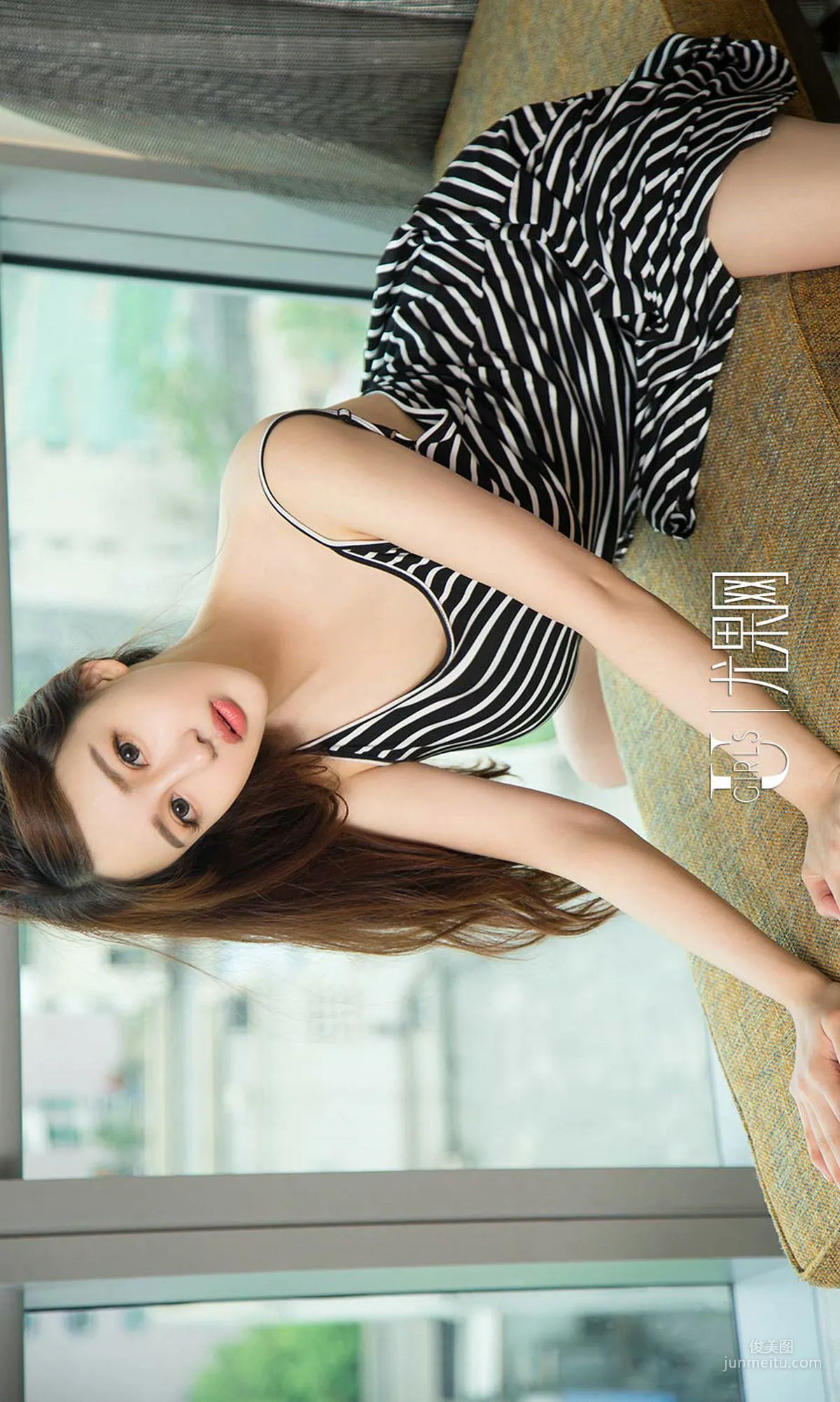 Jin Yuxi "White with a Hint of Red" [Ugirls App] NO.886 Photo Set photo 32