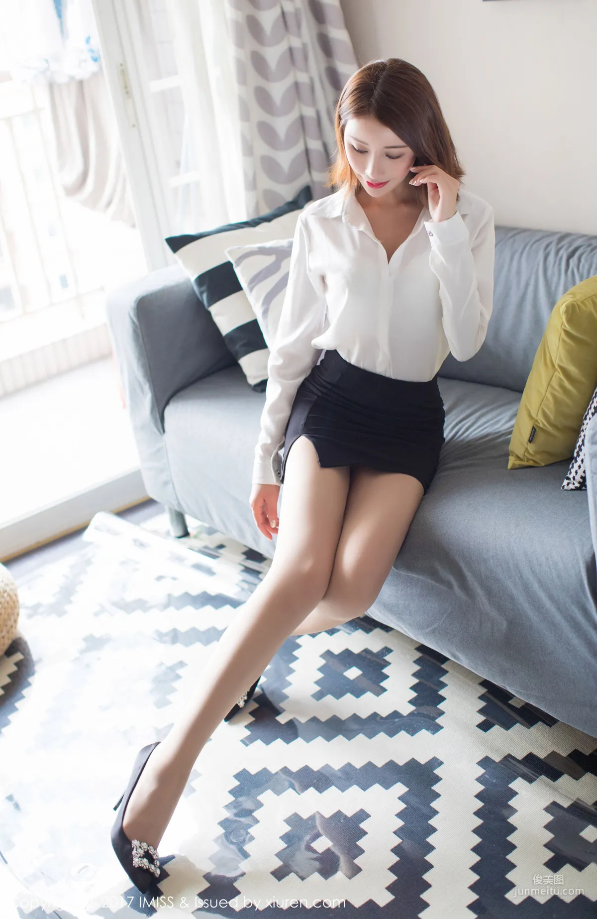 Savina, OL Uniform with Black Stockings and Beautiful Legs Series [IMISS] Vol.193 Photo Set photo 34
