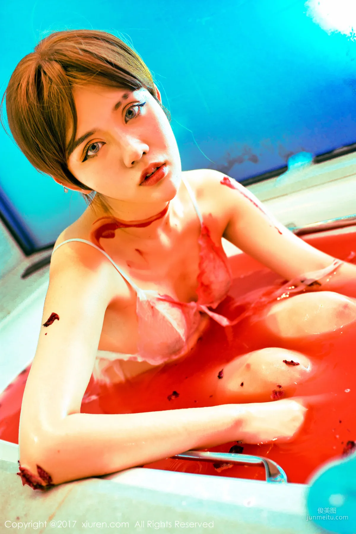 NINA the Rabbit, Half-Naked Bed Sheet Roll and Bloody Bathtub Wet Body [XiuRen] NO.840 Photo Set photo 26
