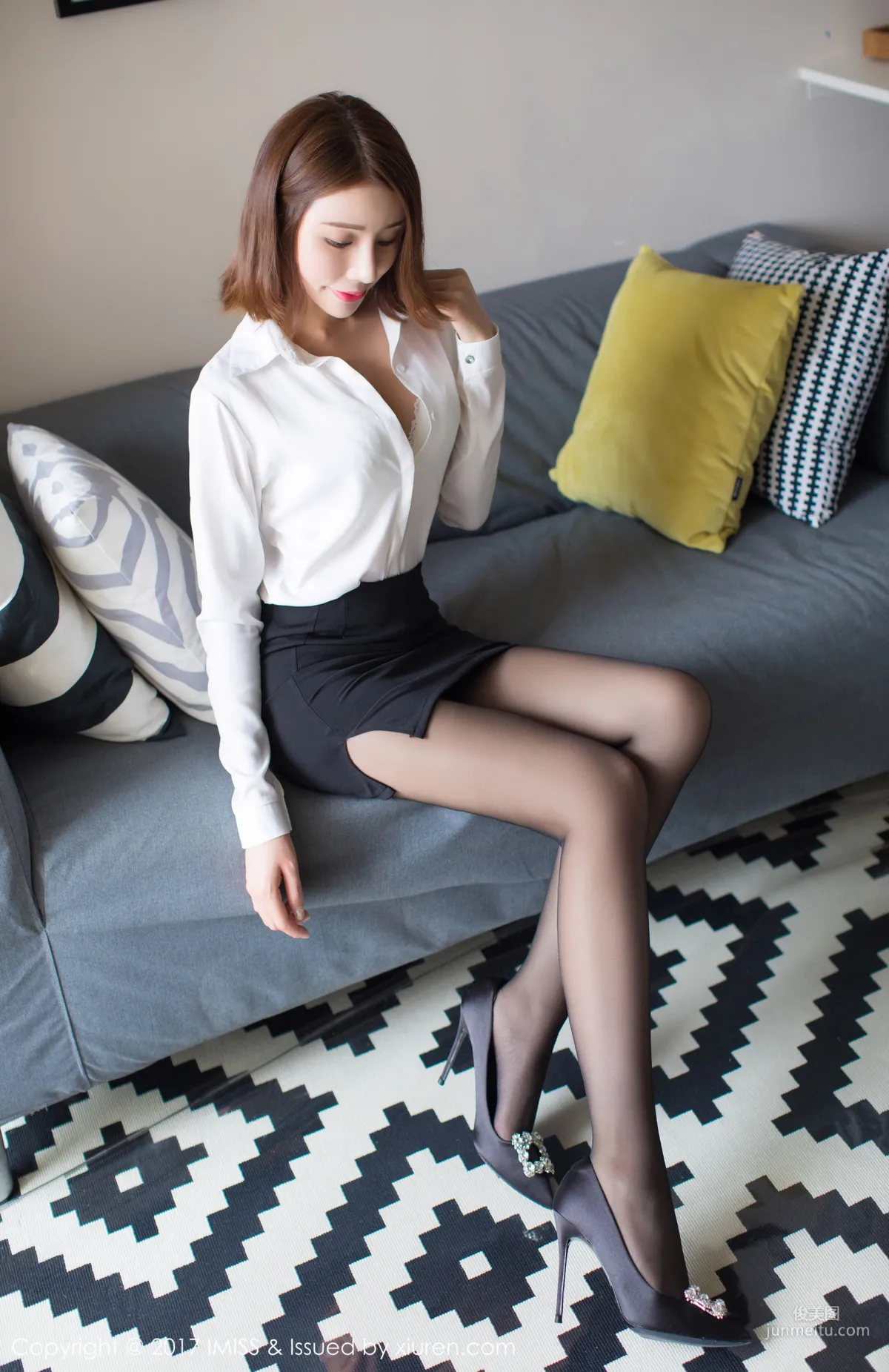 Savina, OL Uniform with Black Stockings and Beautiful Legs Series [IMISS] Vol.193 Photo Set photo 4