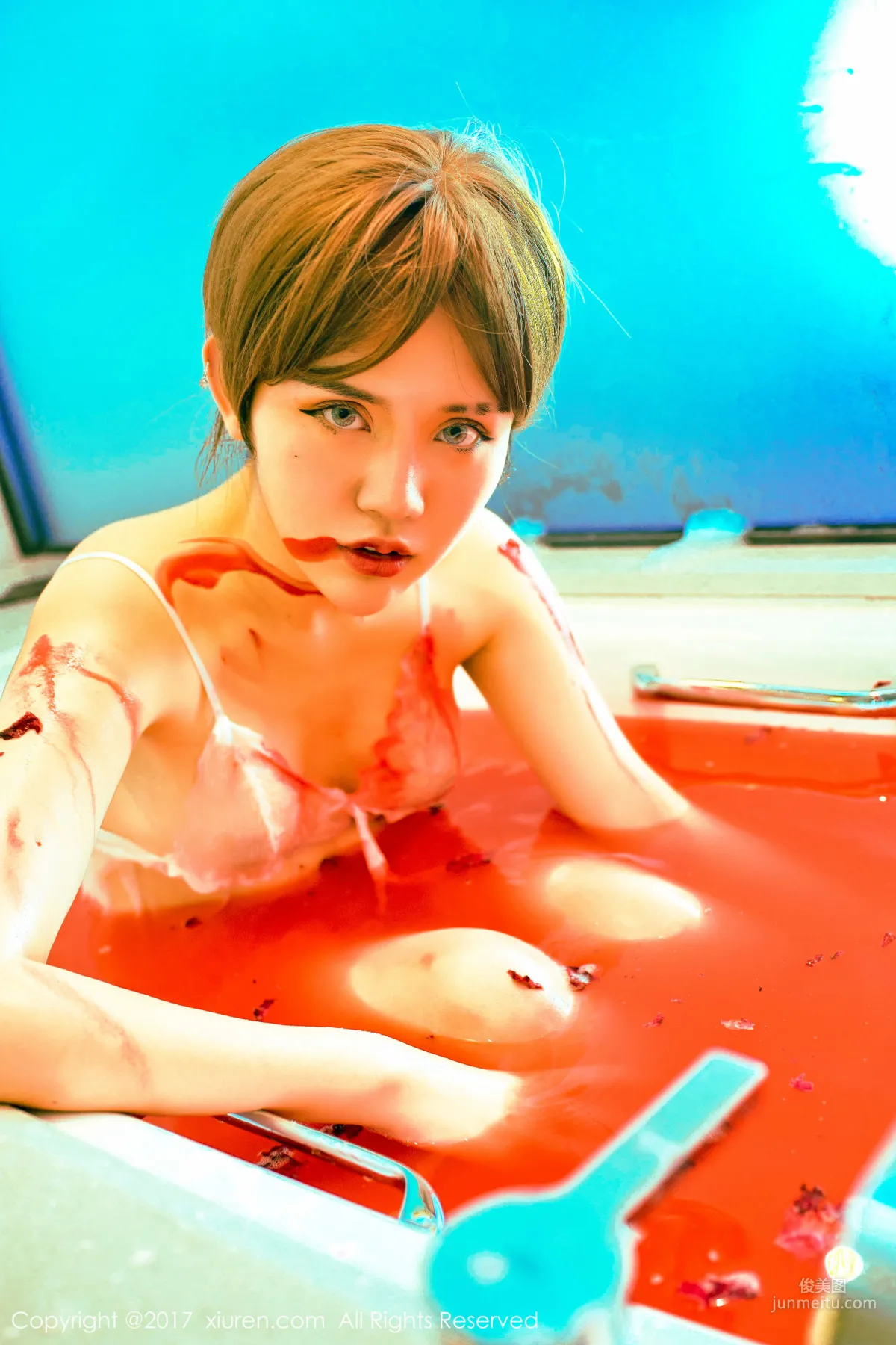 NINA the Rabbit, Half-Naked Bed Sheet Roll and Bloody Bathtub Wet Body [XiuRen] NO.840 Photo Set photo 27