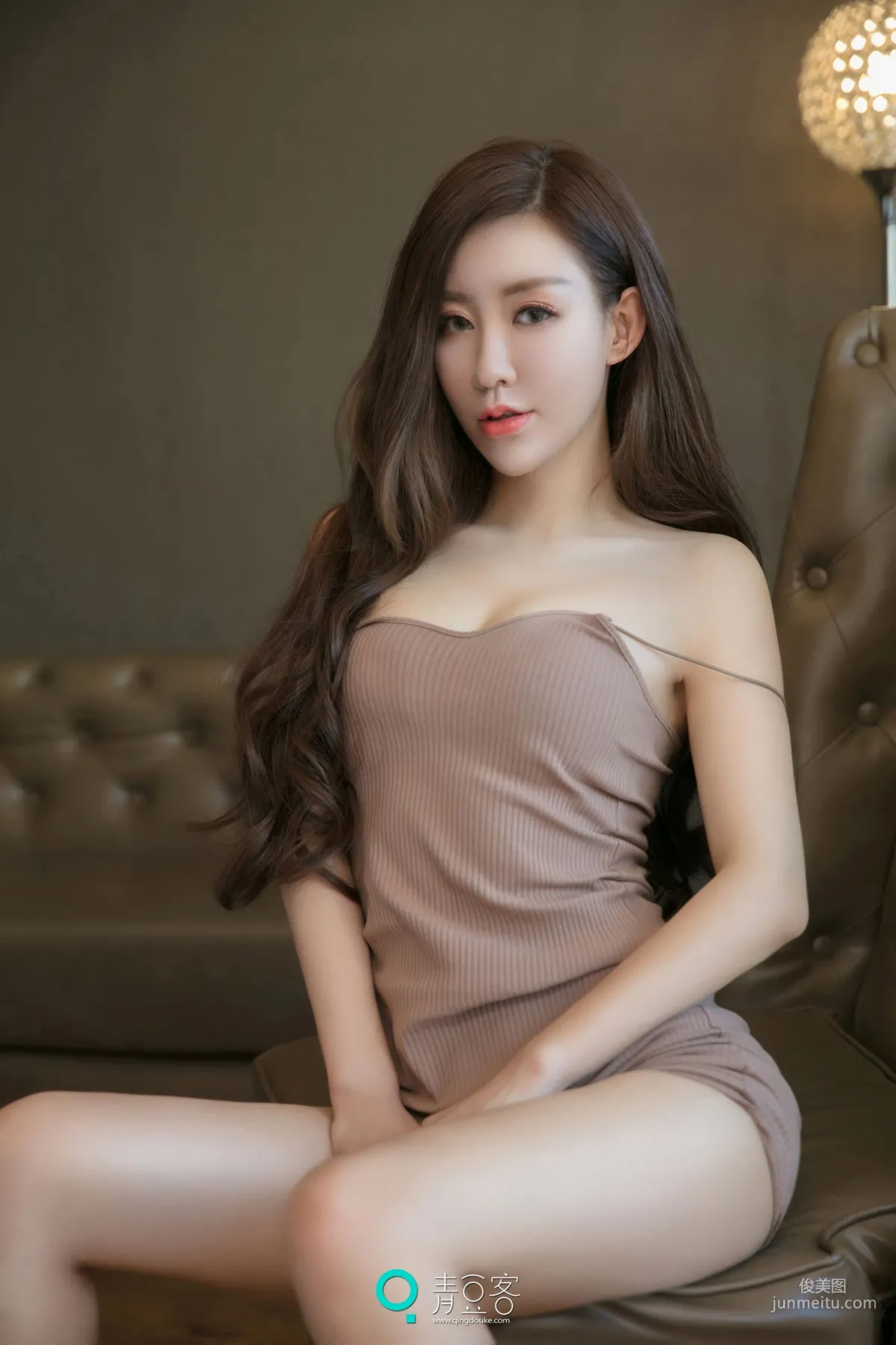 Qiao Enxi, Long-Haired Beauty Cleverly Reveals Her Proud Curves [QingDouKe] Photo Set photo 15