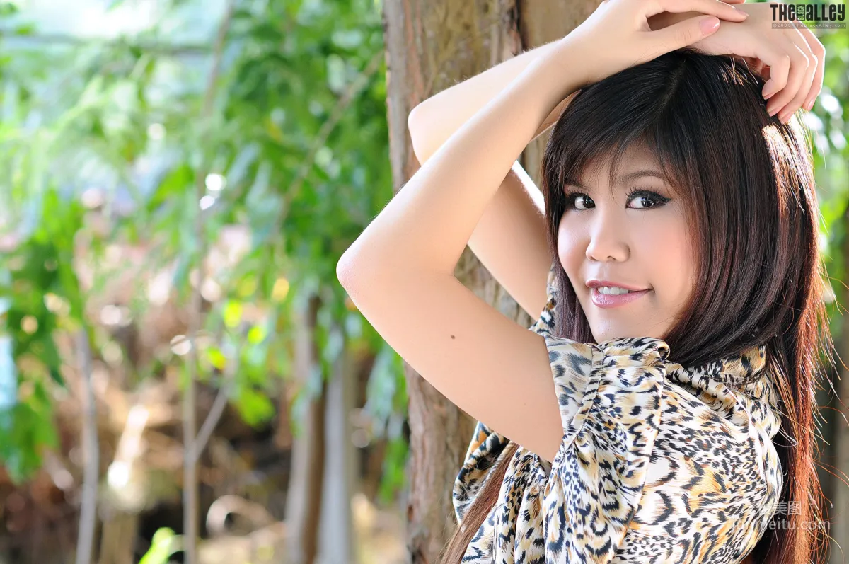 Abby Ngeun Outdoor Shoot Leopard Print Series [The Black Alley] Photo Set photo 3