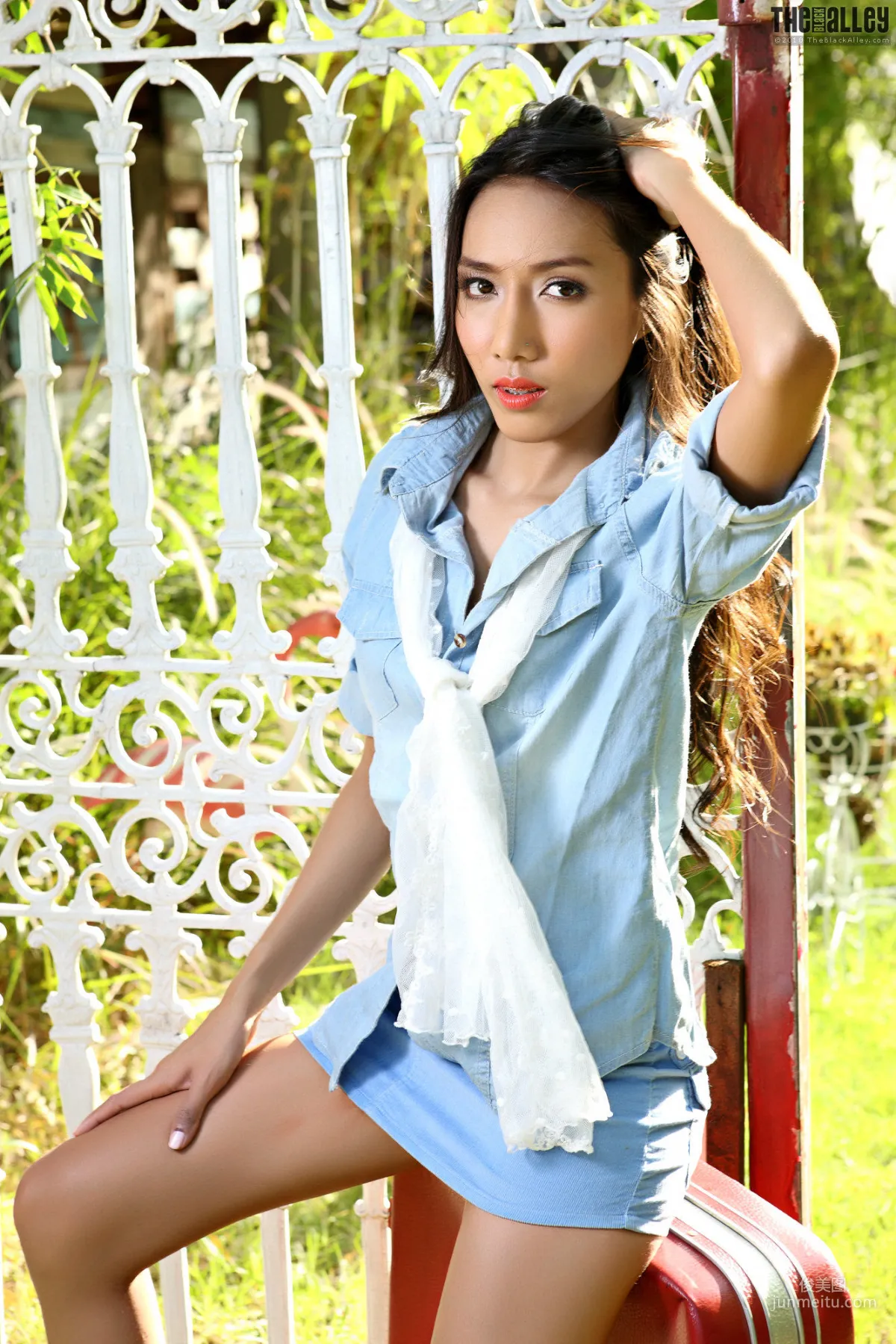 Arianna《陽光下的牛仔妹子》 [The Black Alley] 寫真集 13