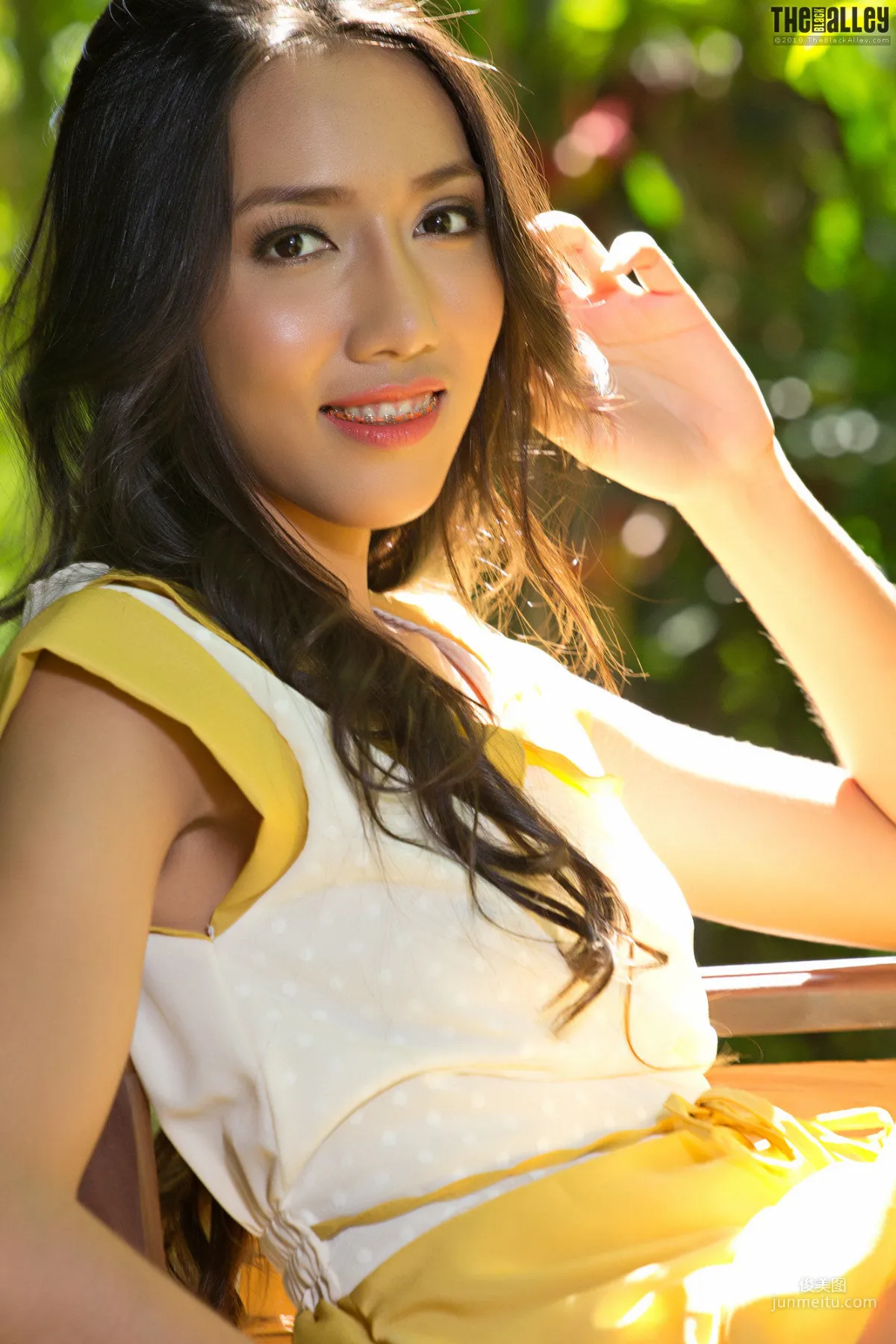 Arianna《清新黃色連衣裙》 [The Black Alley] 寫真集 42