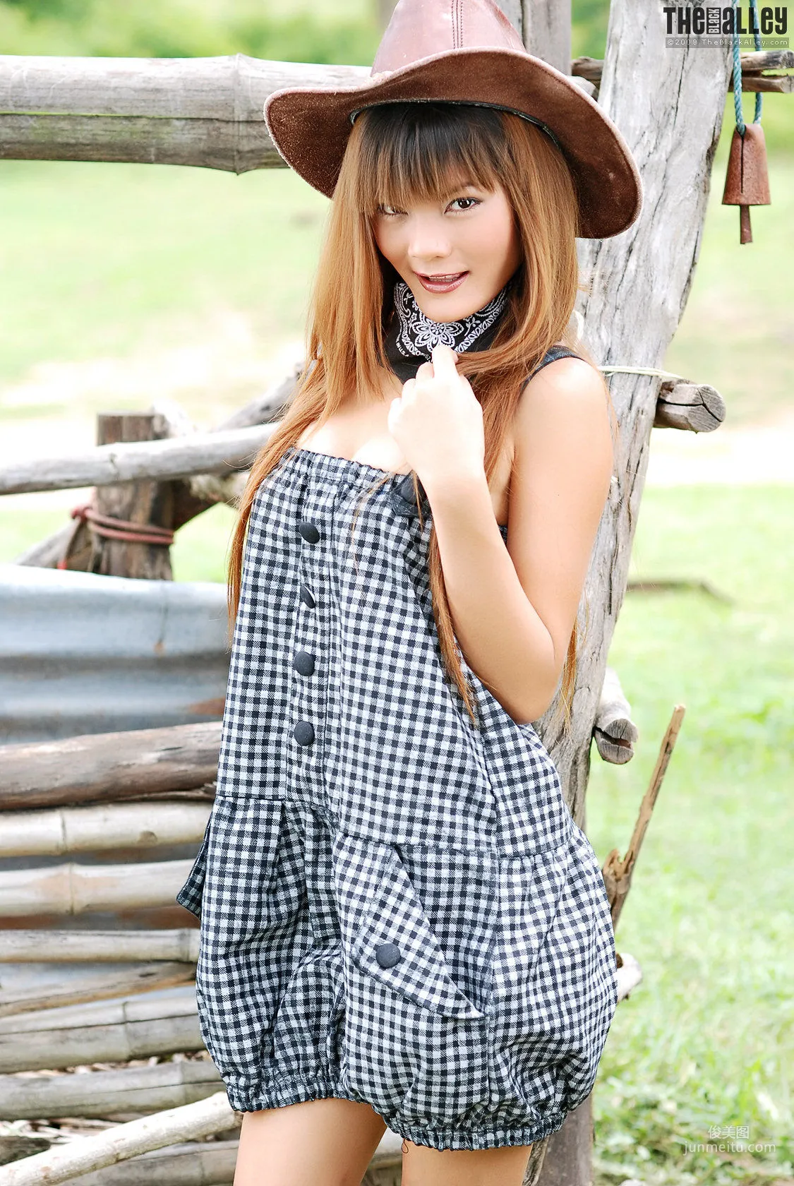 Jennifer Lim《牛仔妹子》 [The Black Alley] 写真集2